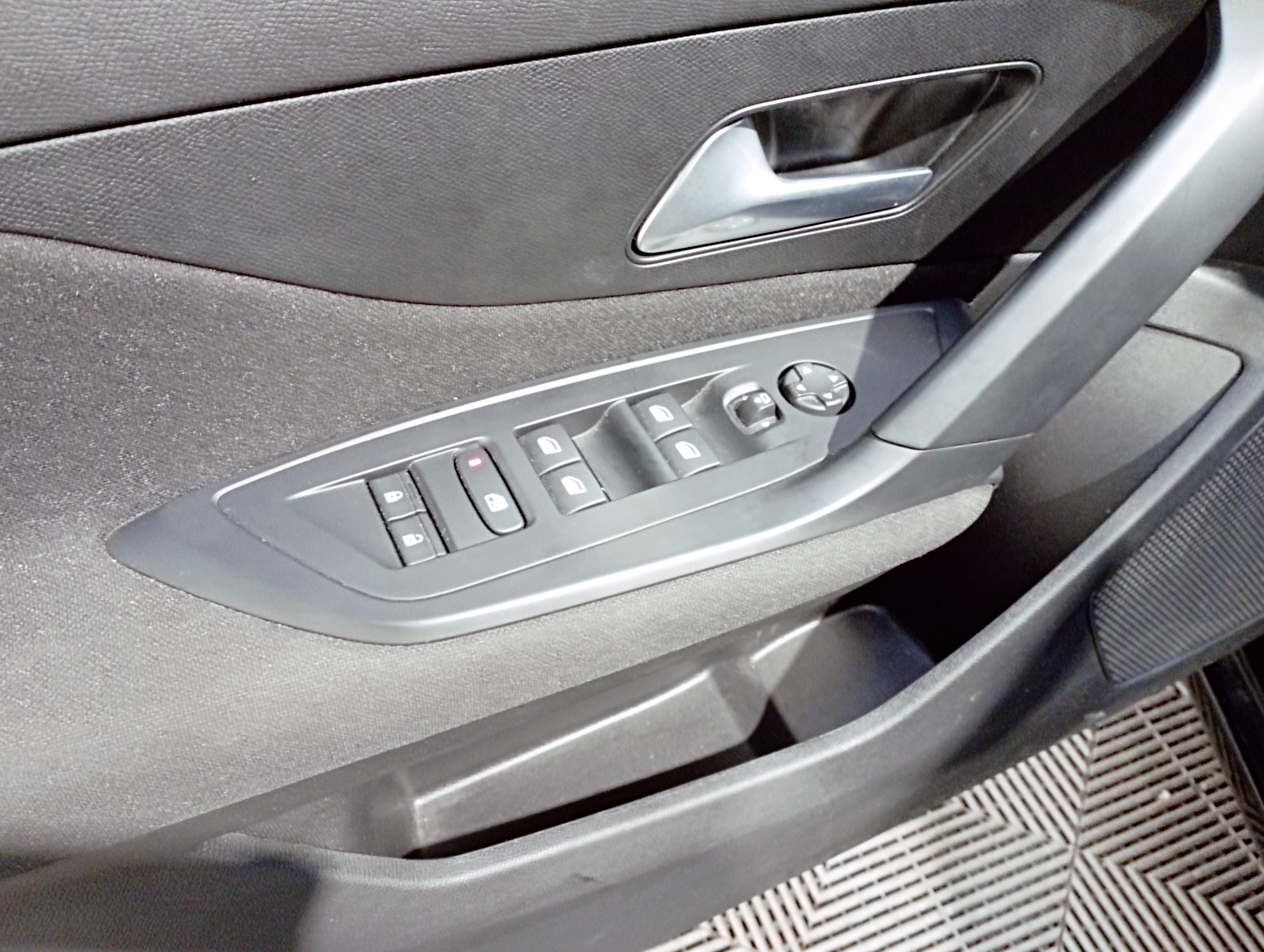 Photo 35 du véhicule PEUGEOT 308