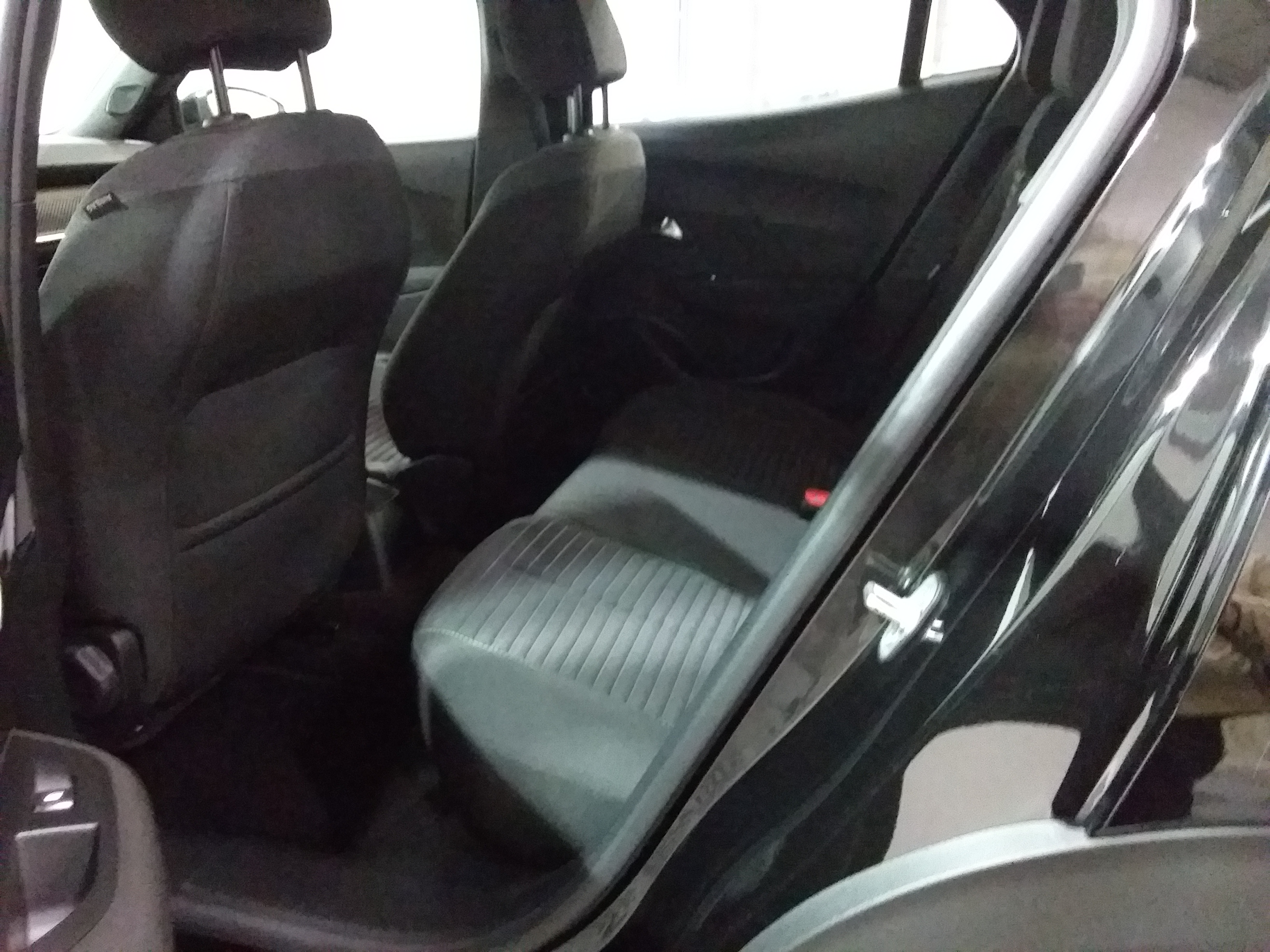 Photo 27 du véhicule PEUGEOT 2008