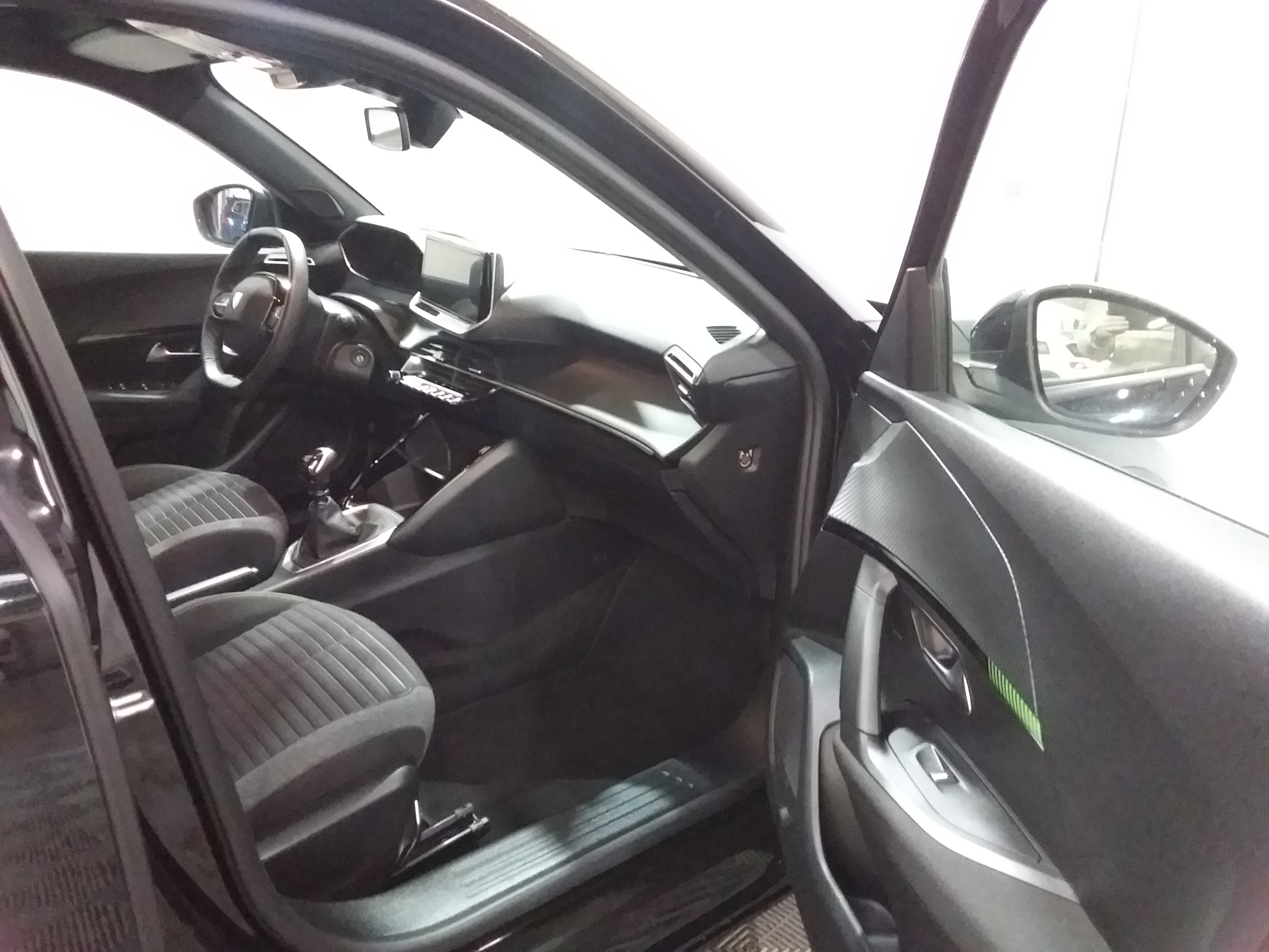 Photo 7 du véhicule PEUGEOT 2008