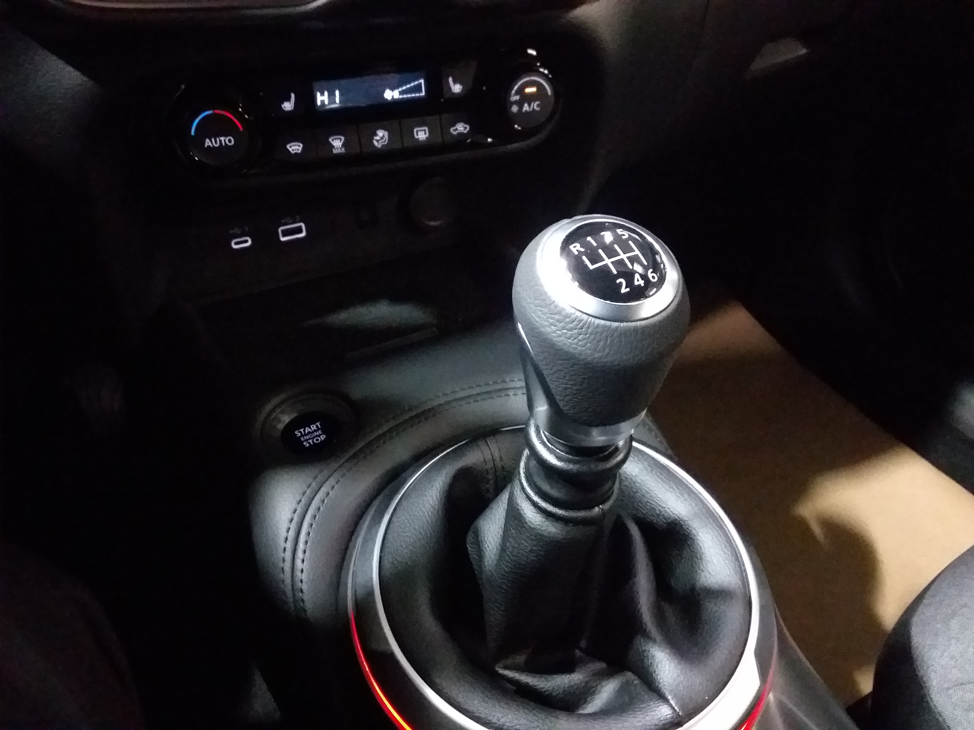 Photo 17 du véhicule NISSAN JUKE