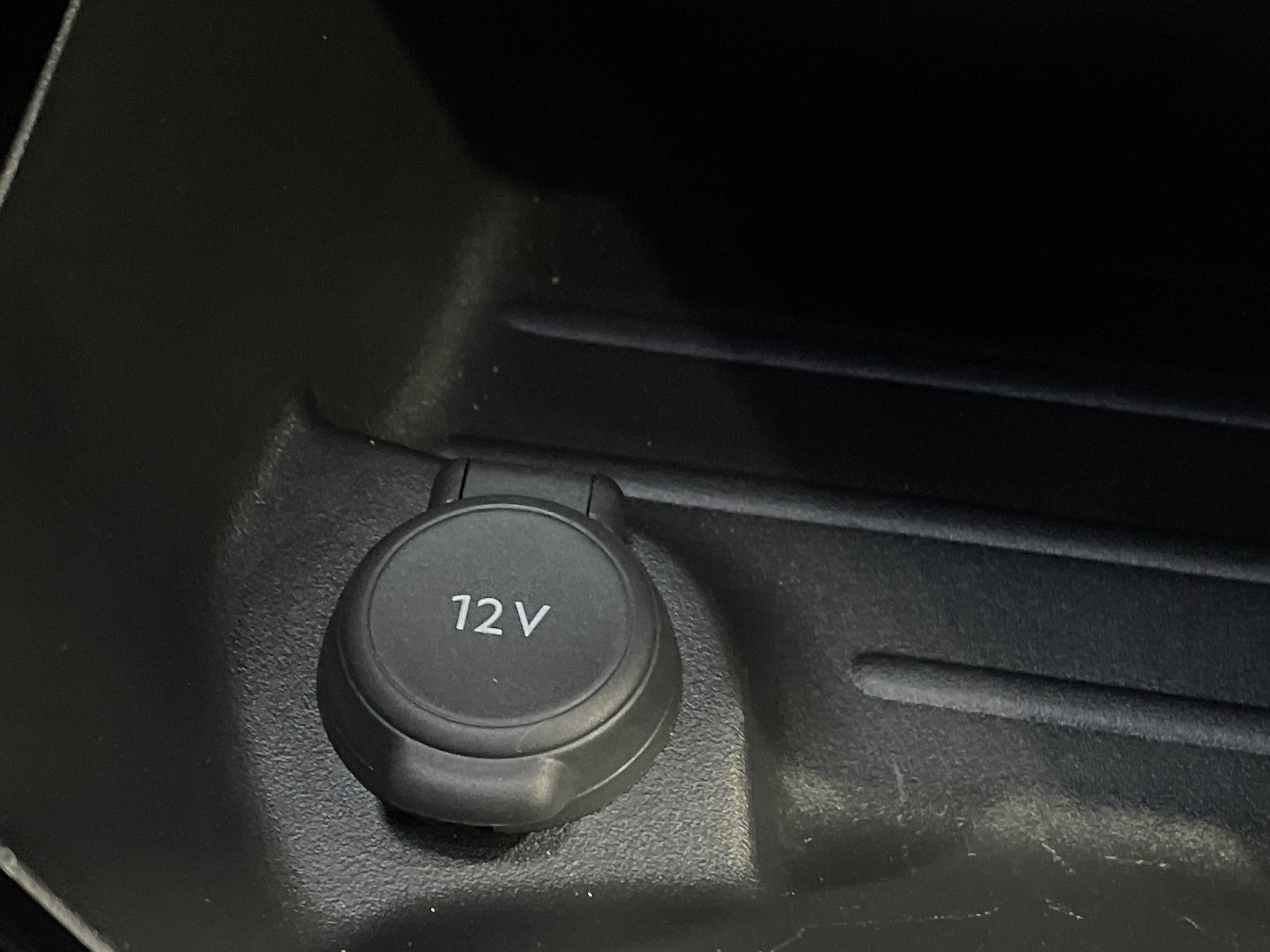 Photo 18 du véhicule PEUGEOT 2008