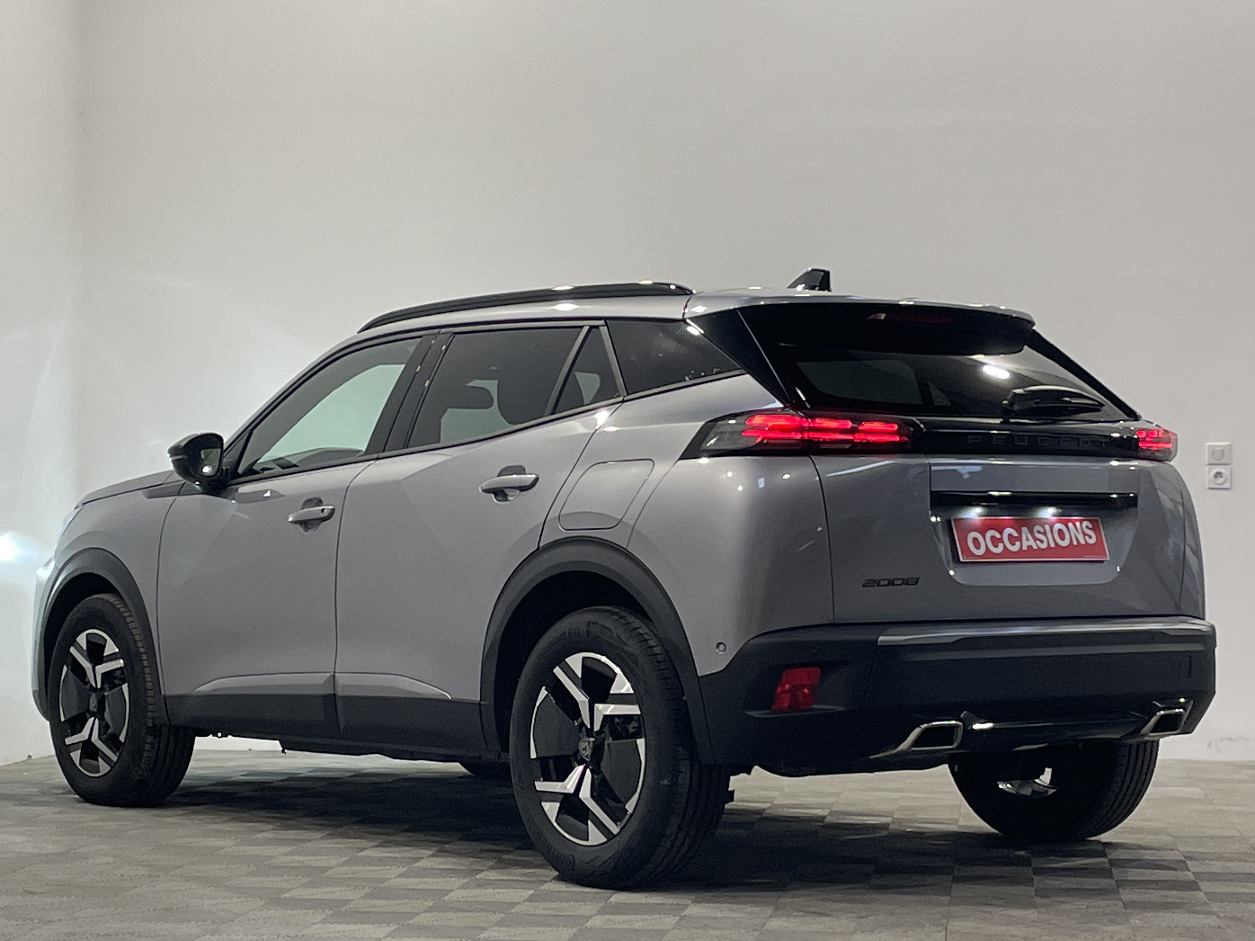 Photo 4 du véhicule PEUGEOT 2008