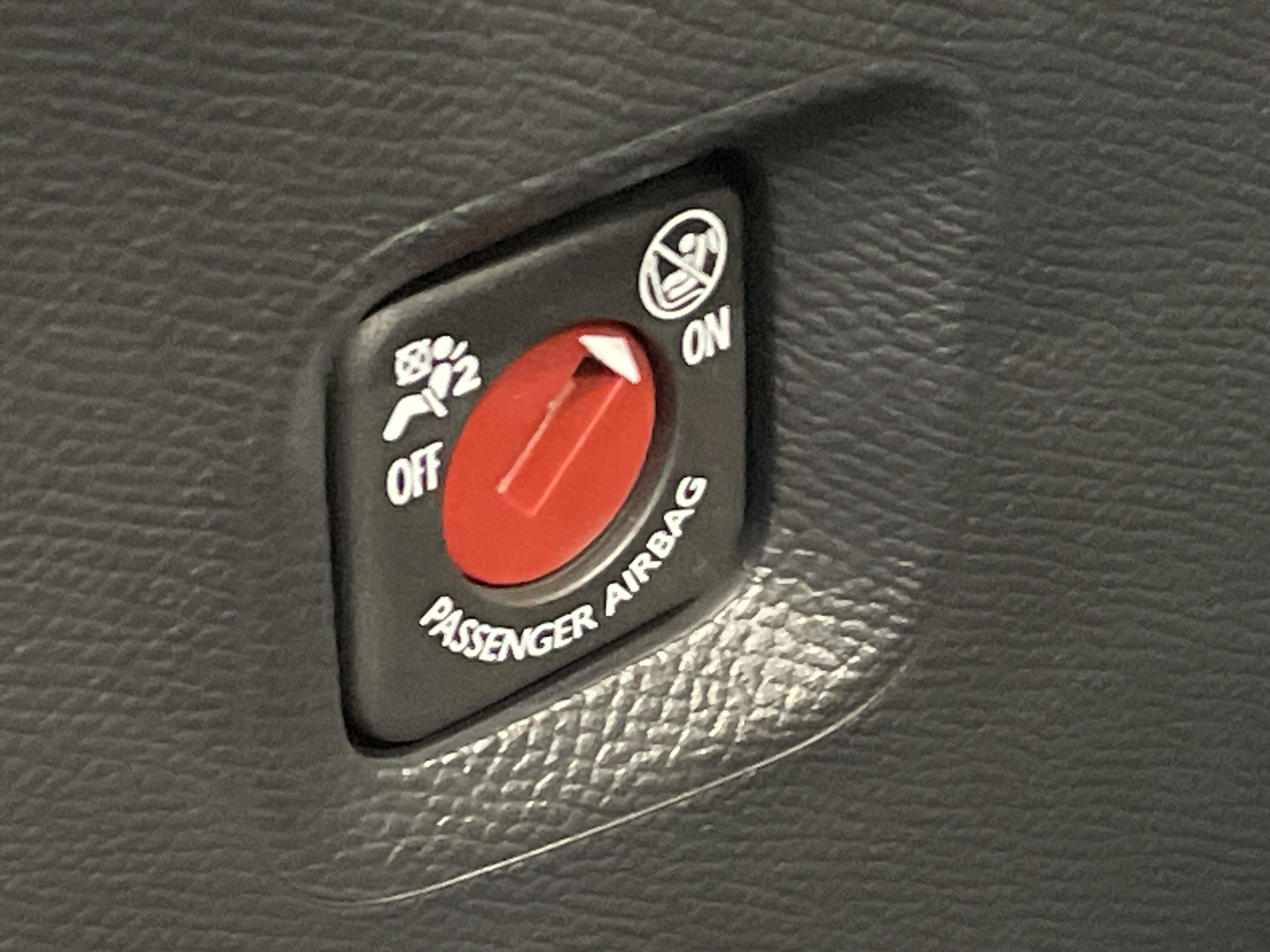 Photo 45 du véhicule PEUGEOT 2008