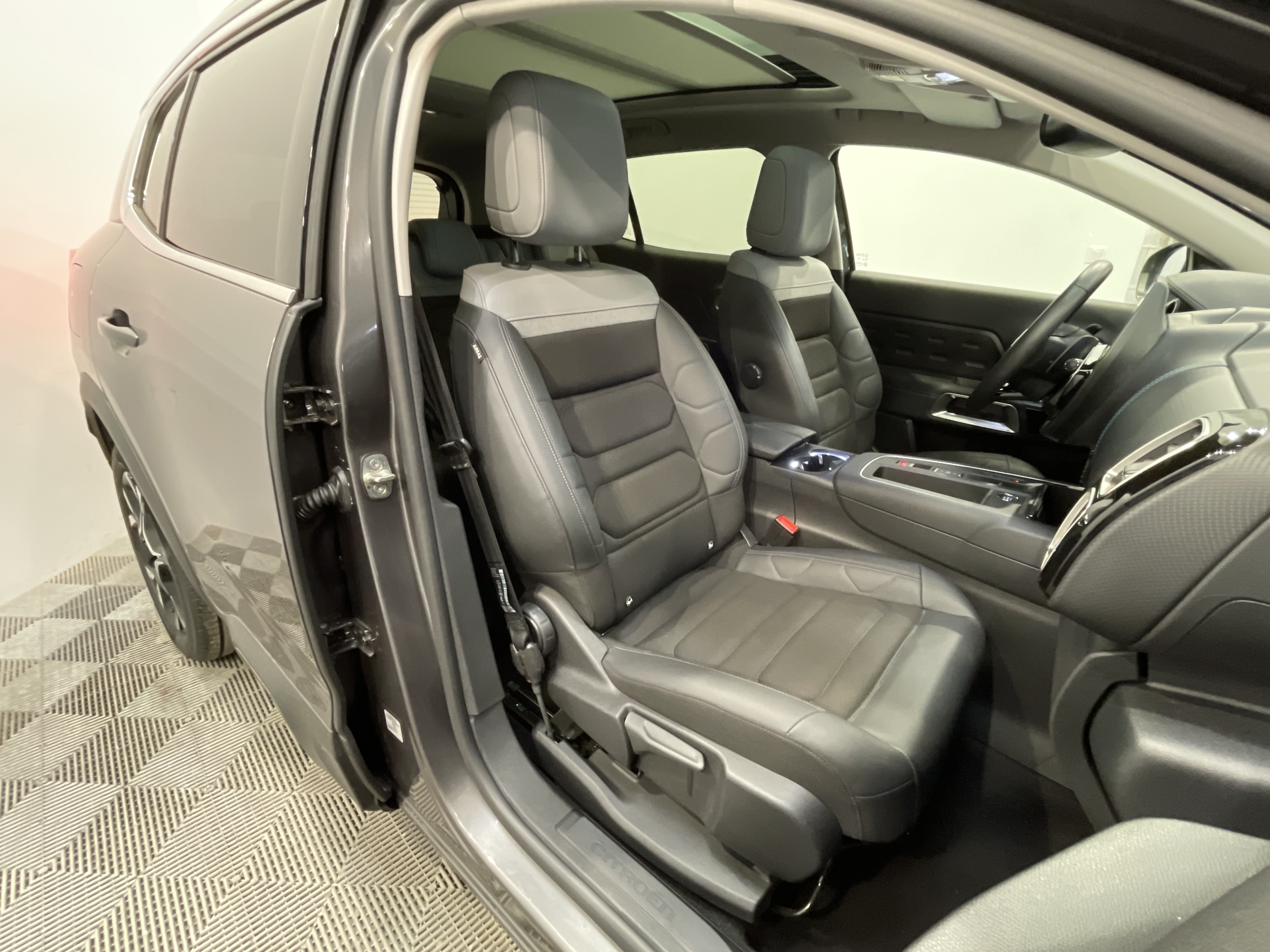 Photo 45 du véhicule CITROEN C5 AIRCROSS