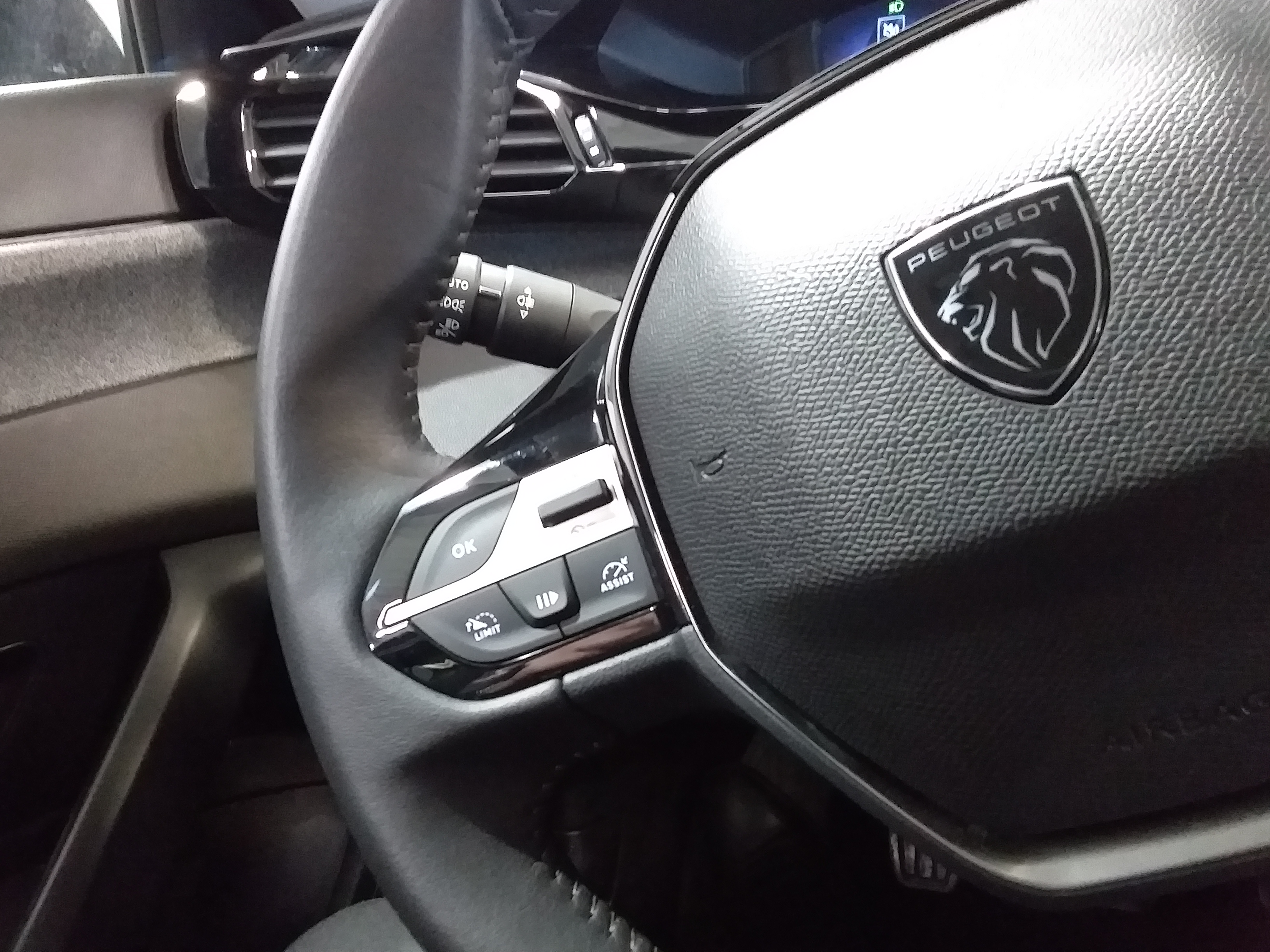 Photo 22 du véhicule PEUGEOT 308