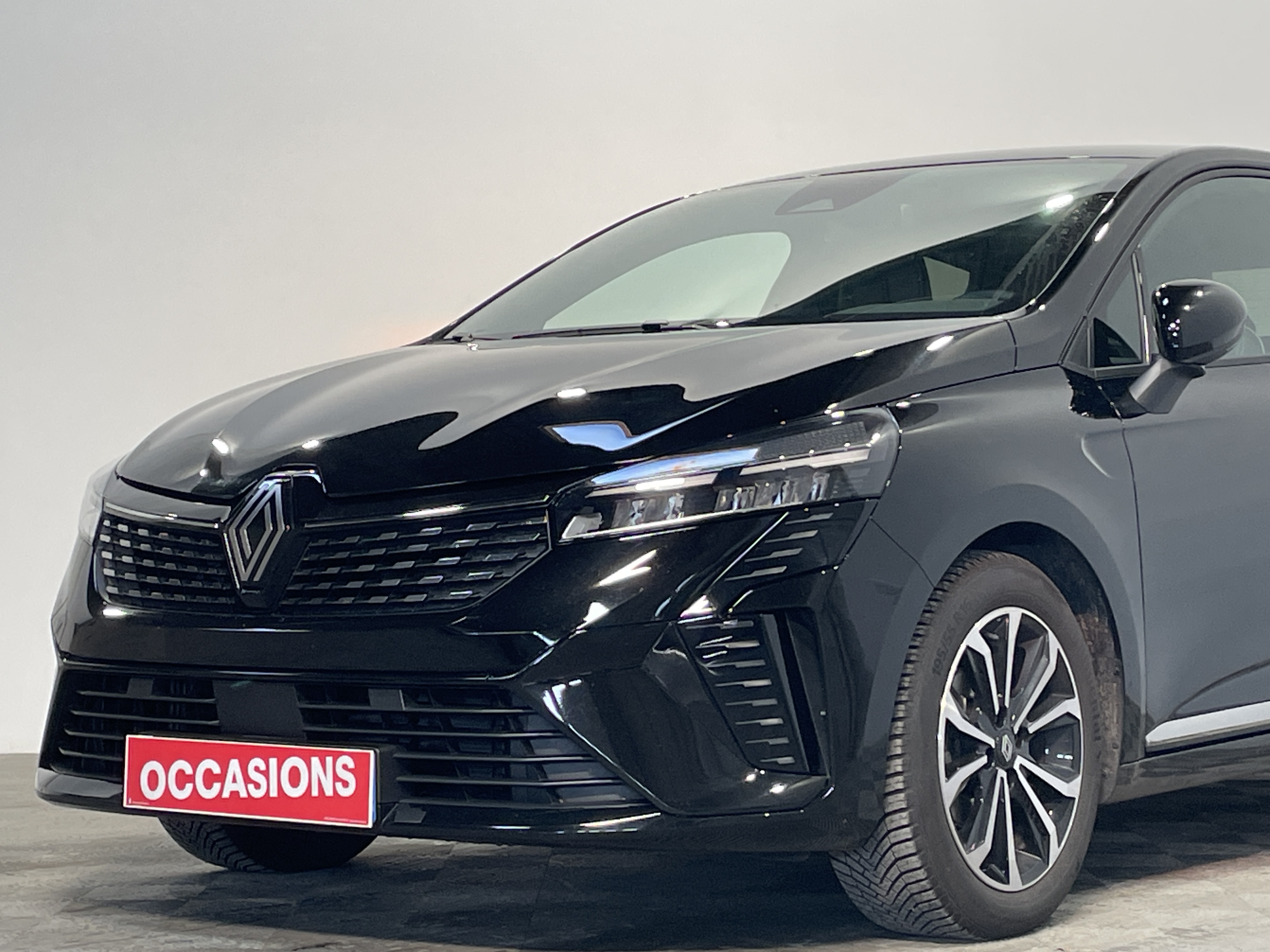 Photo 52 du véhicule RENAULT CLIO V