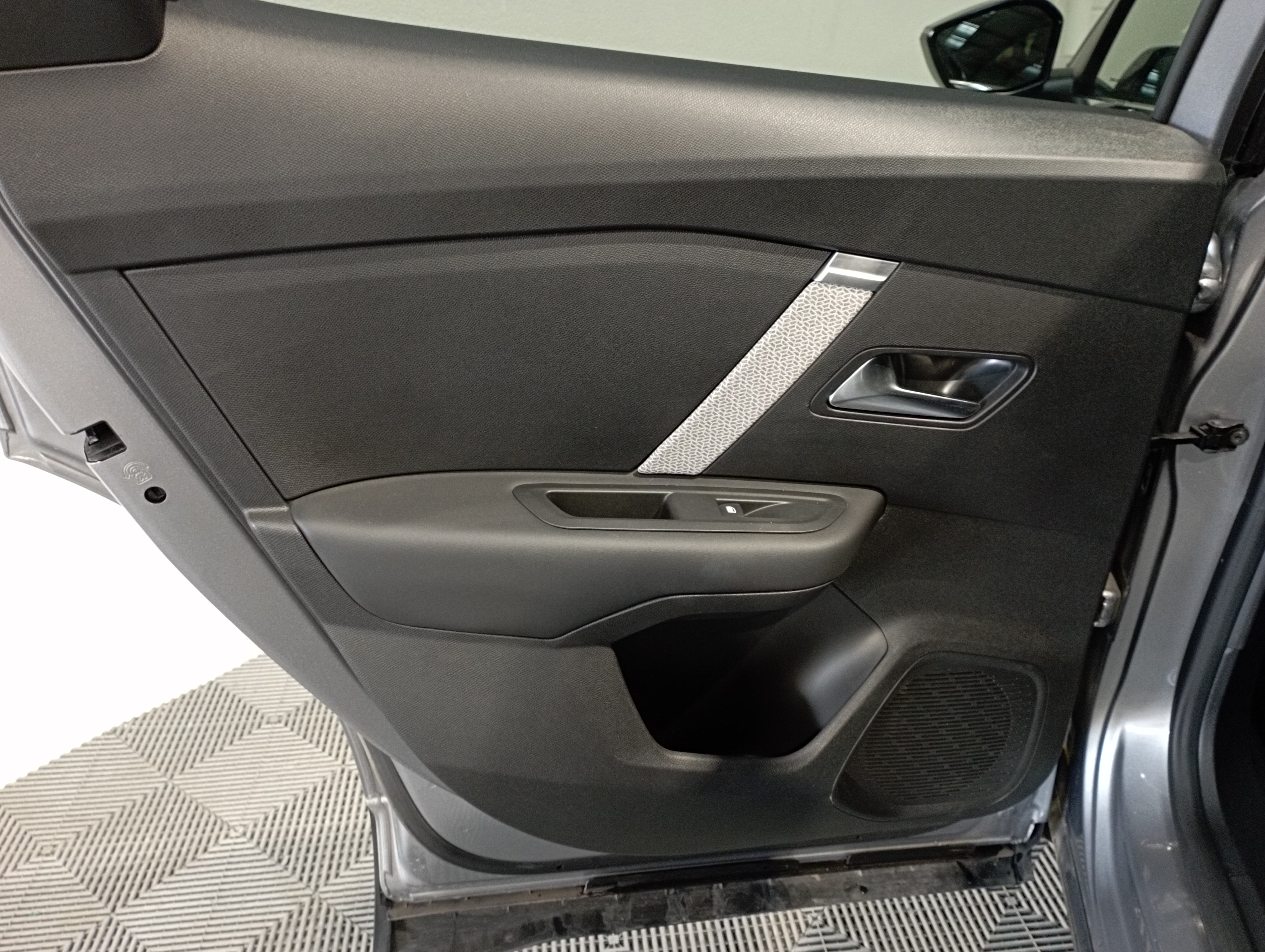 Photo 18 du véhicule CITROEN C4