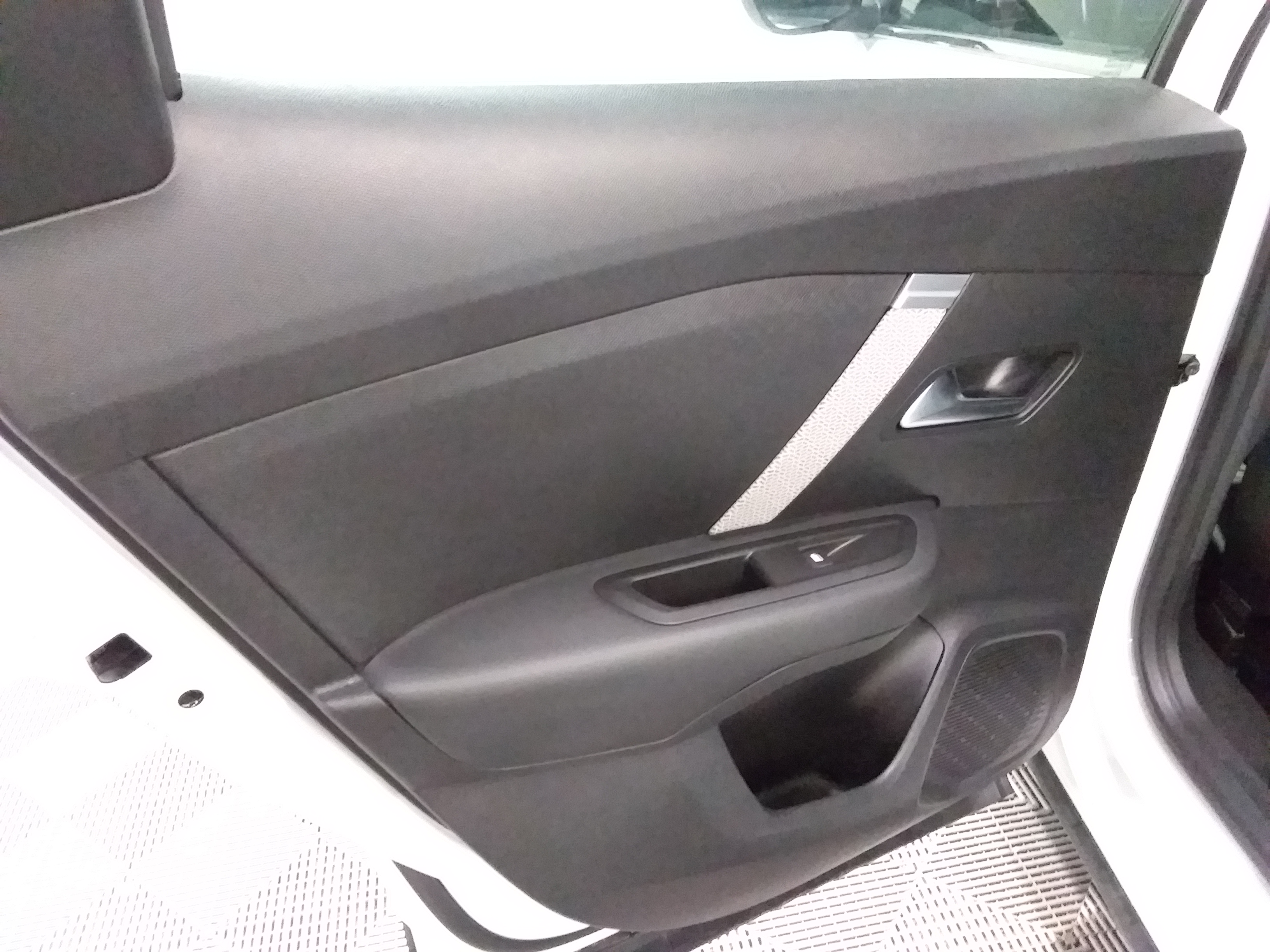 Photo 27 du véhicule CITROEN C4 X
