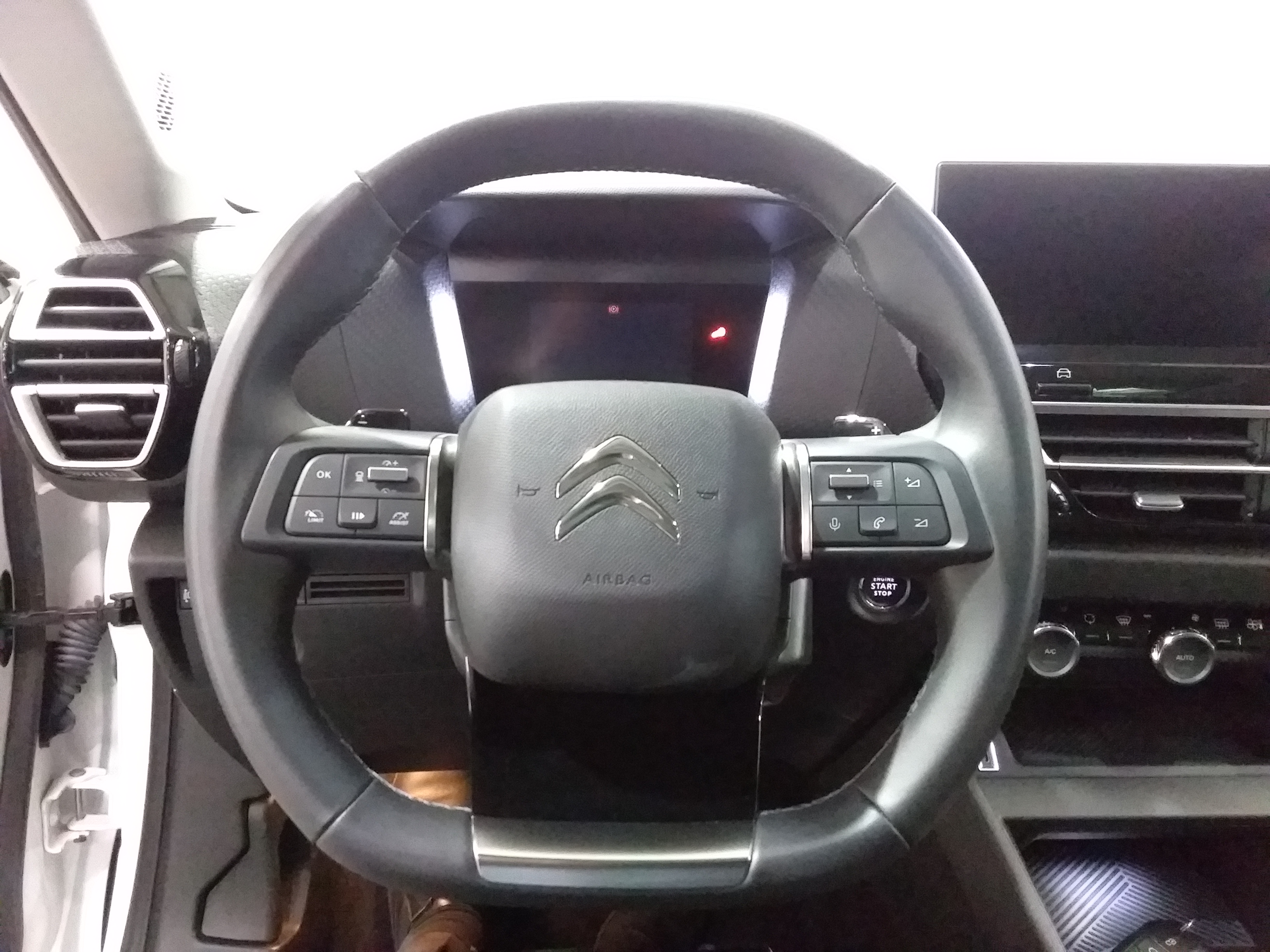 Photo 24 du véhicule CITROEN C4 X