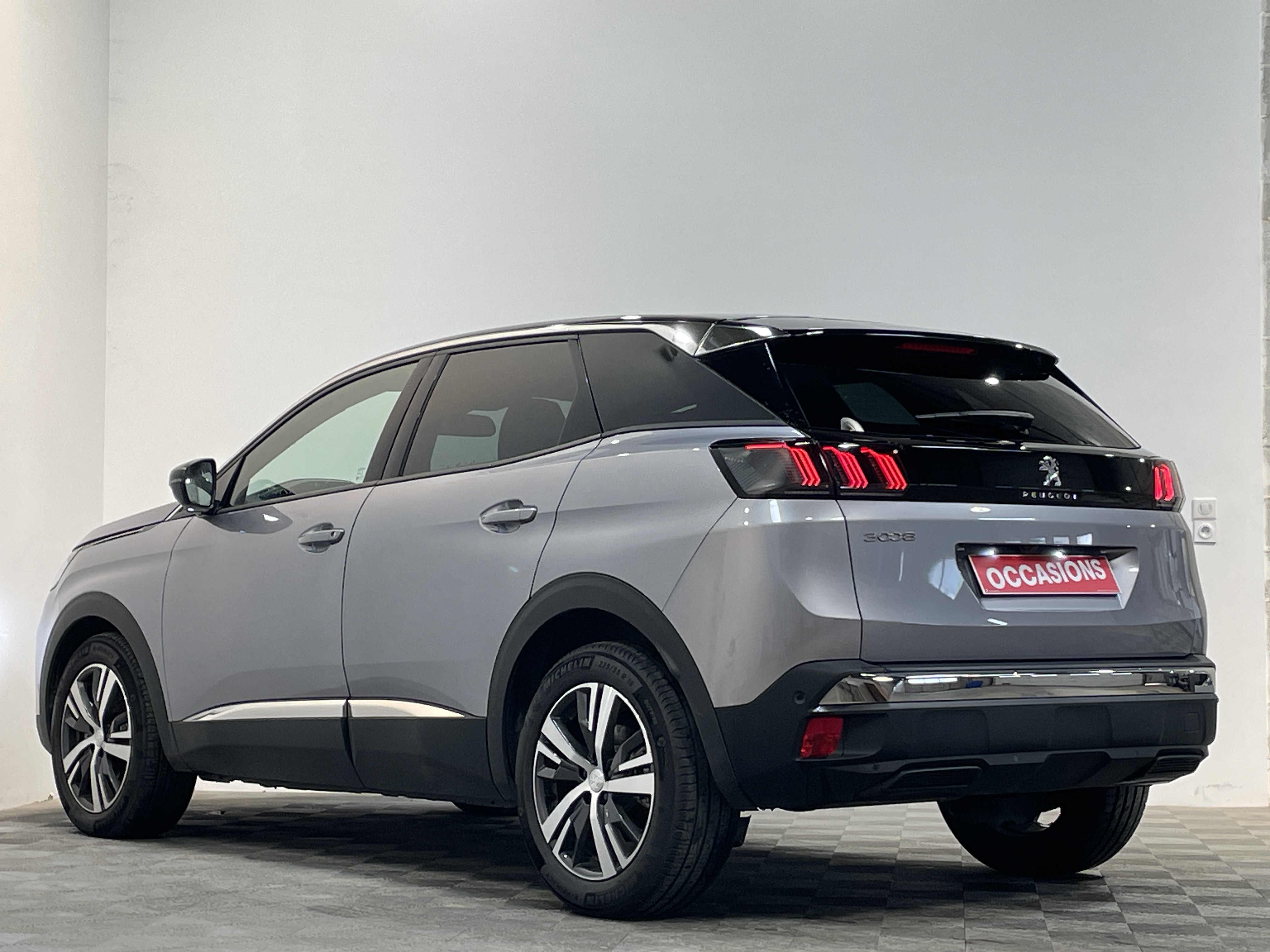 Photo 4 du véhicule PEUGEOT 3008
