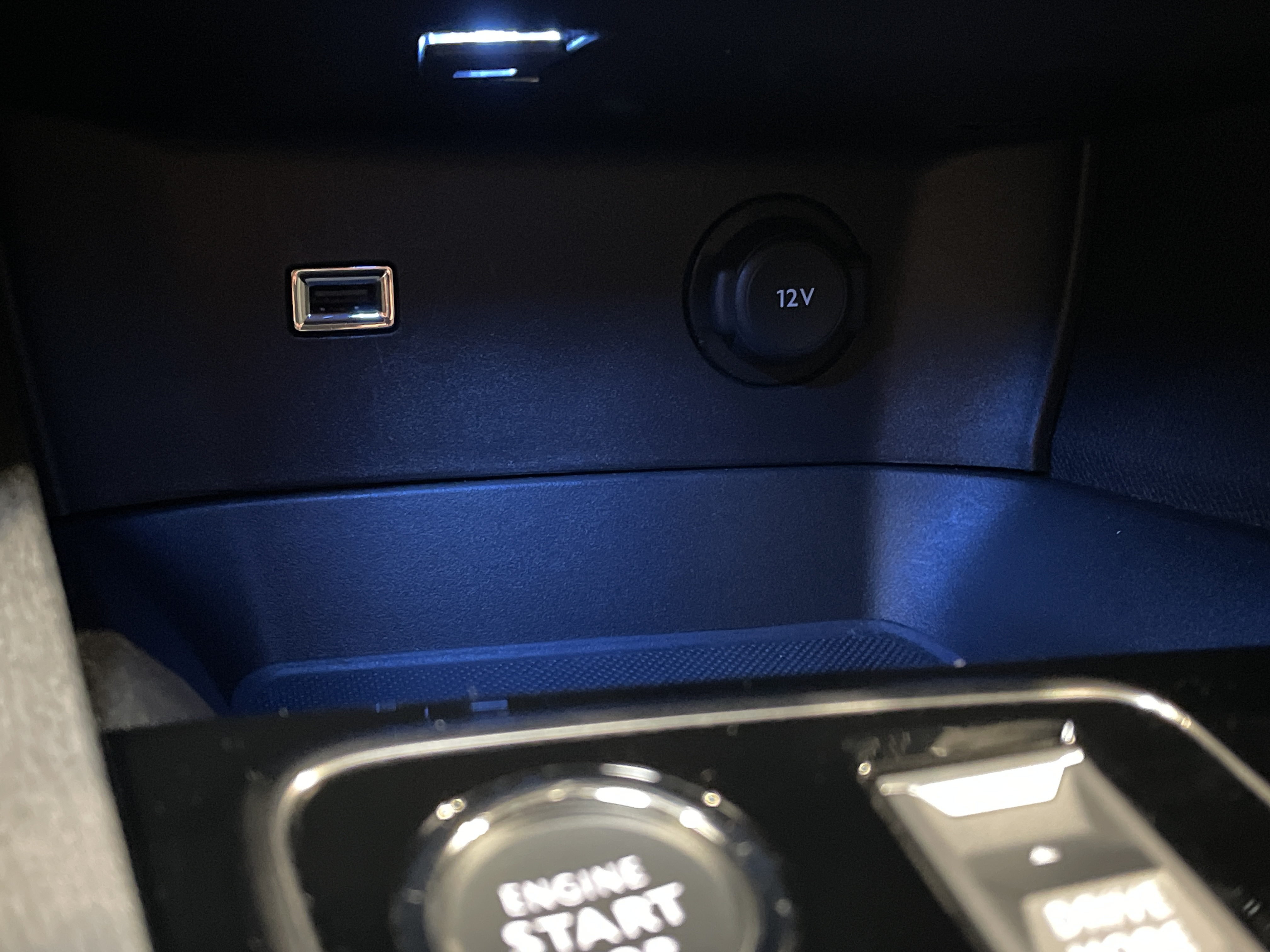 Photo 19 du véhicule PEUGEOT 3008