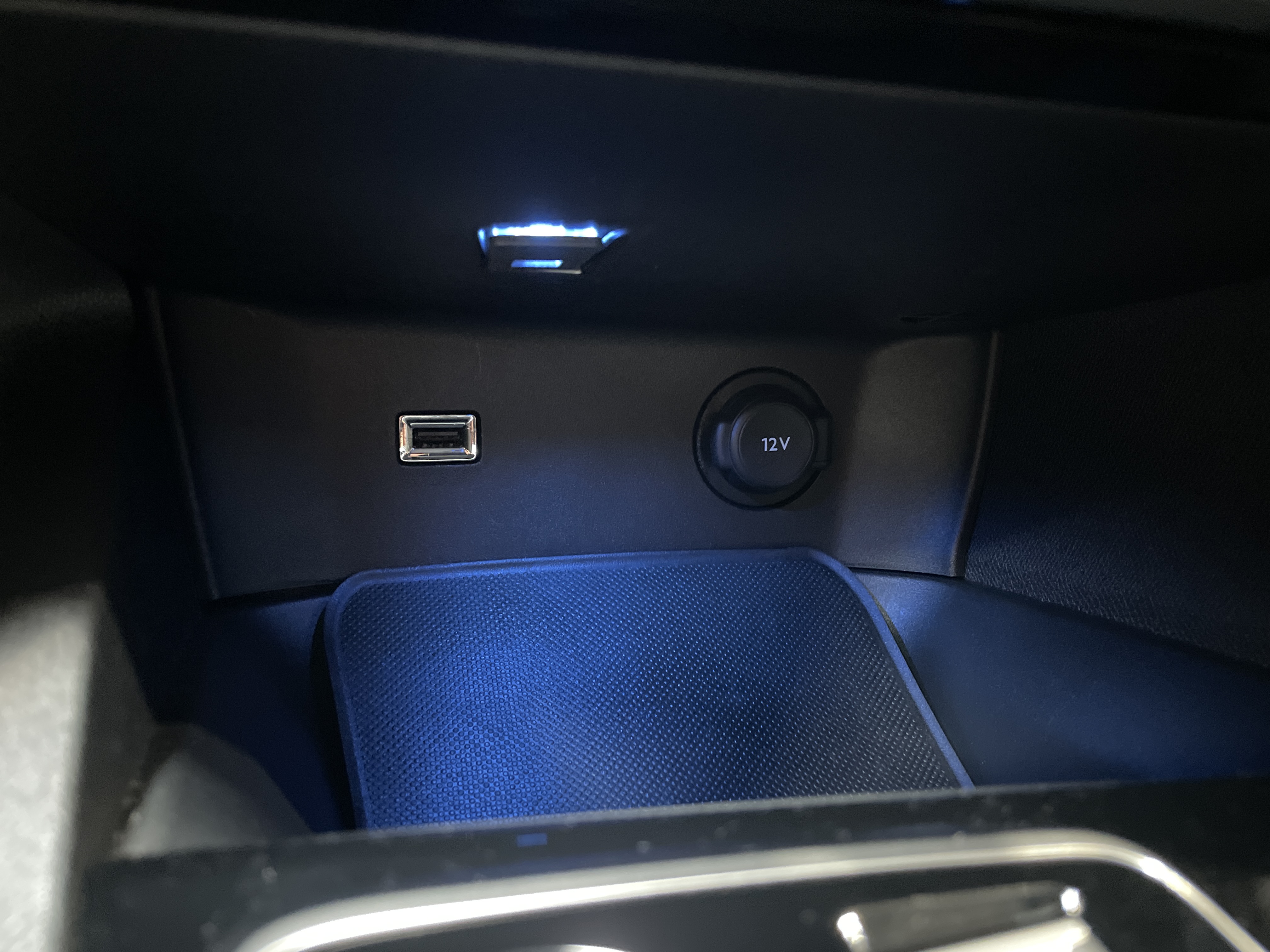 Photo 19 du véhicule PEUGEOT 3008