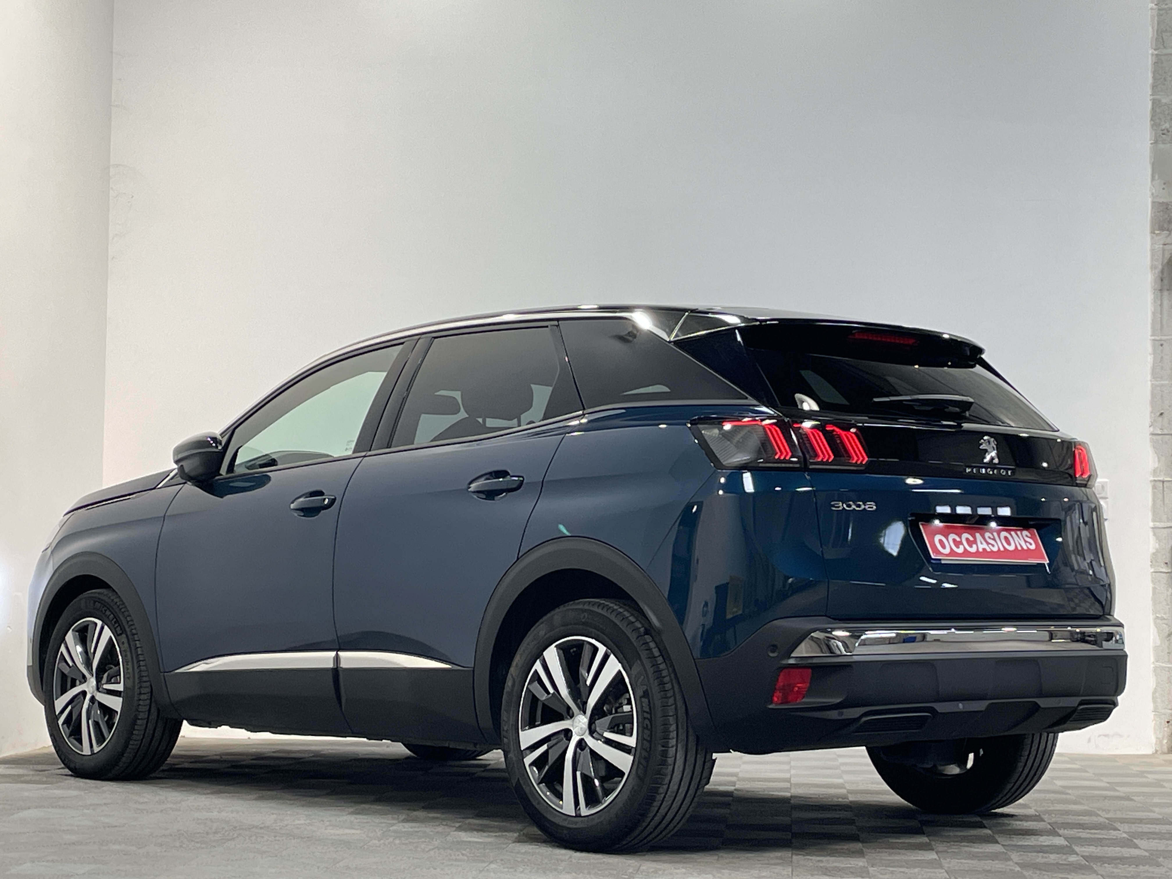 Photo 4 du véhicule PEUGEOT 3008