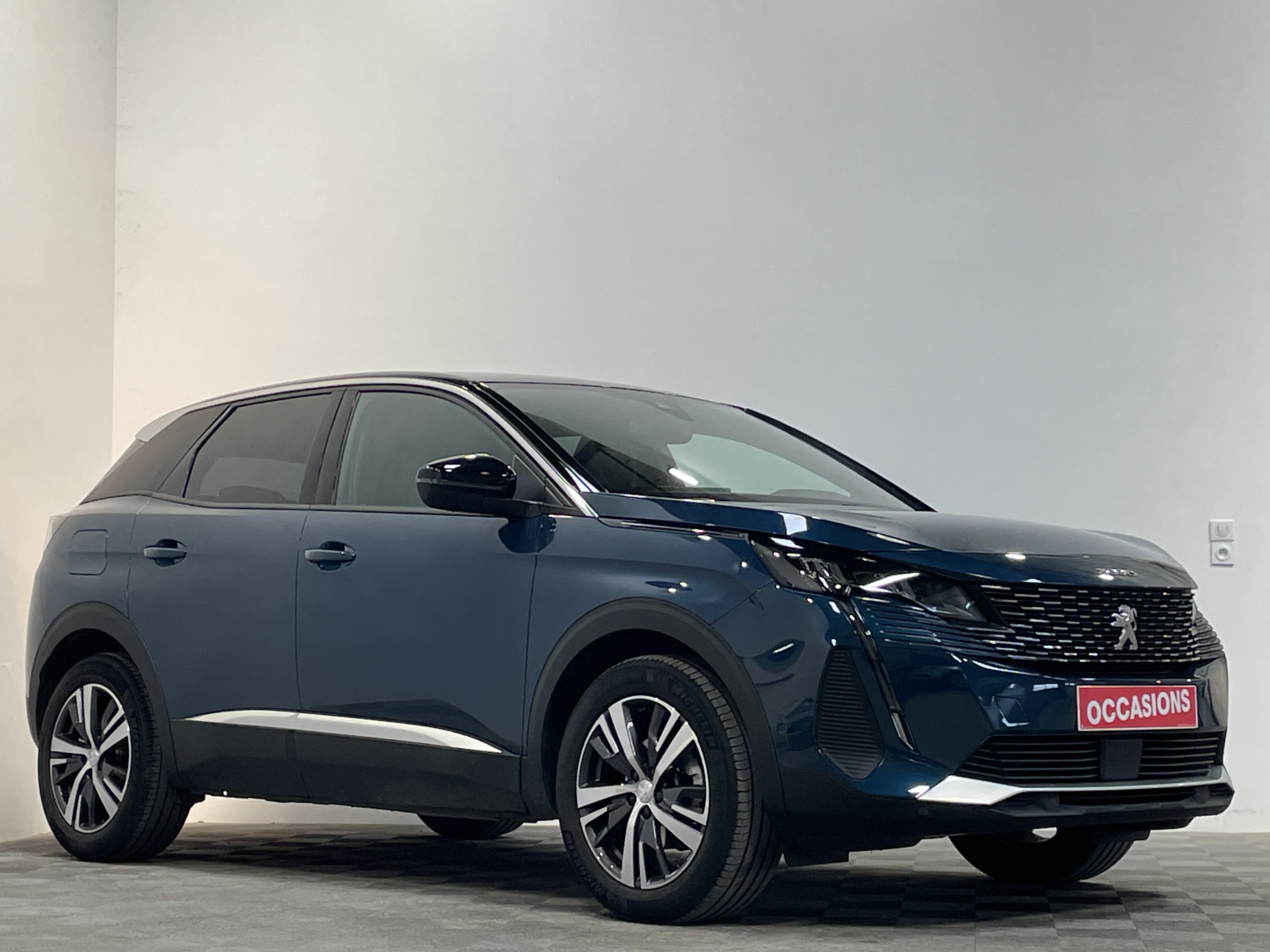 Photo 2 du véhicule PEUGEOT 3008