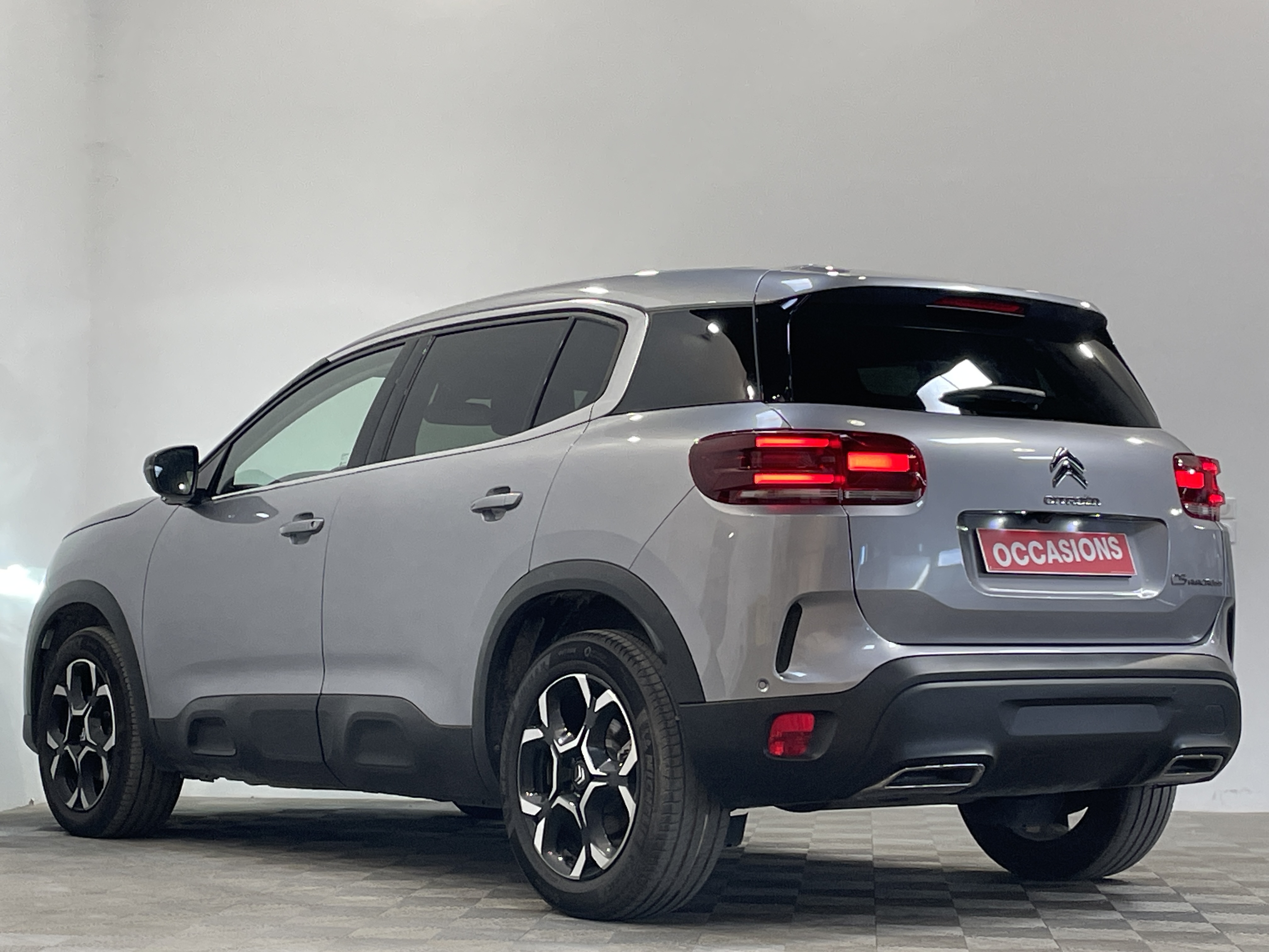Photo 4 du véhicule CITROEN C5 AIRCROSS