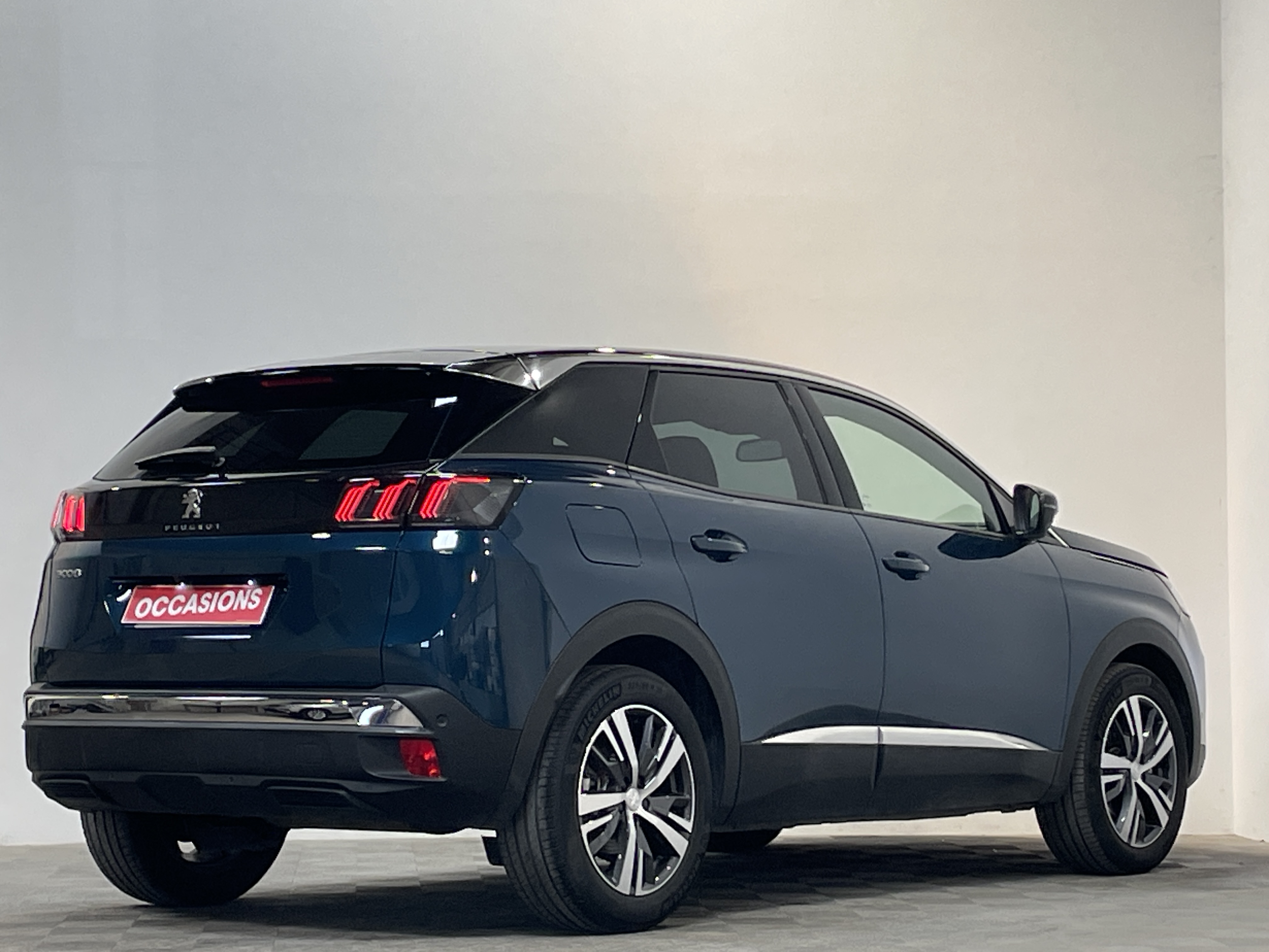Photo 3 du véhicule PEUGEOT 3008
