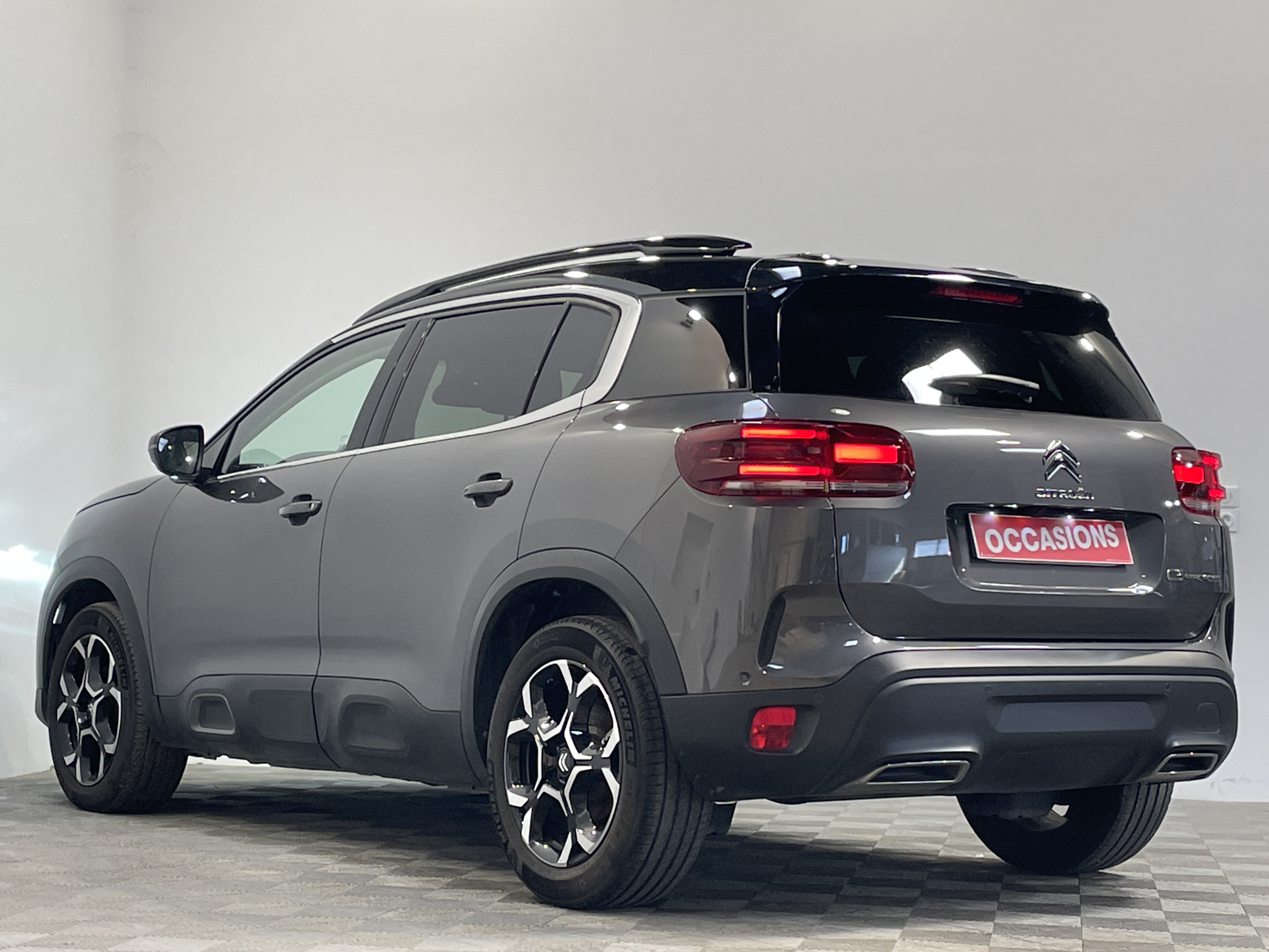 Photo 4 du véhicule CITROEN C5 AIRCROSS