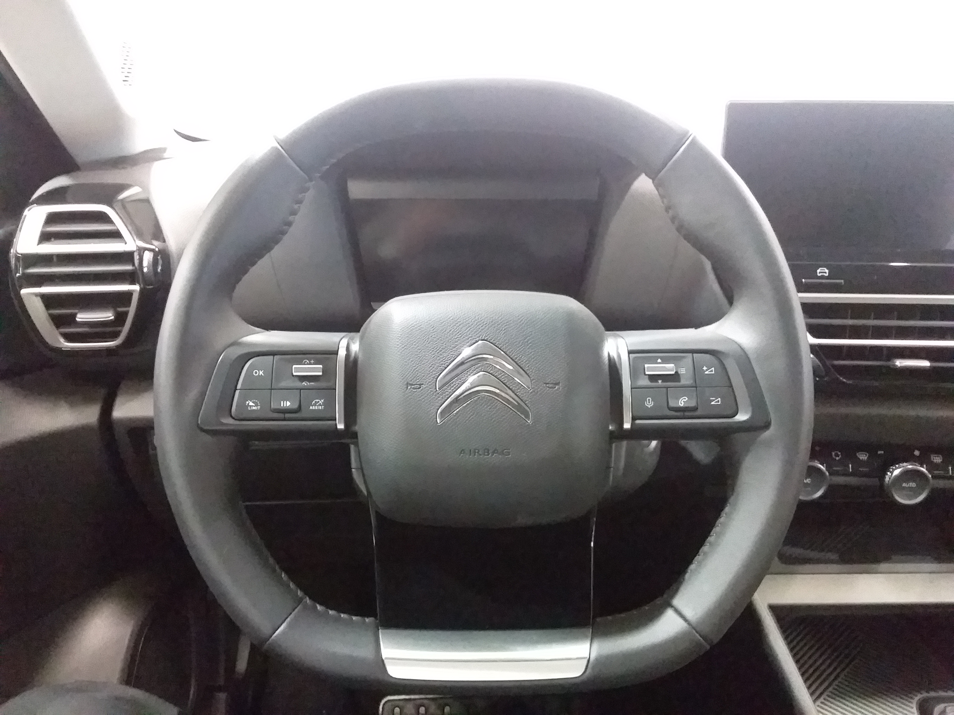 Photo 21 du véhicule CITROEN C4