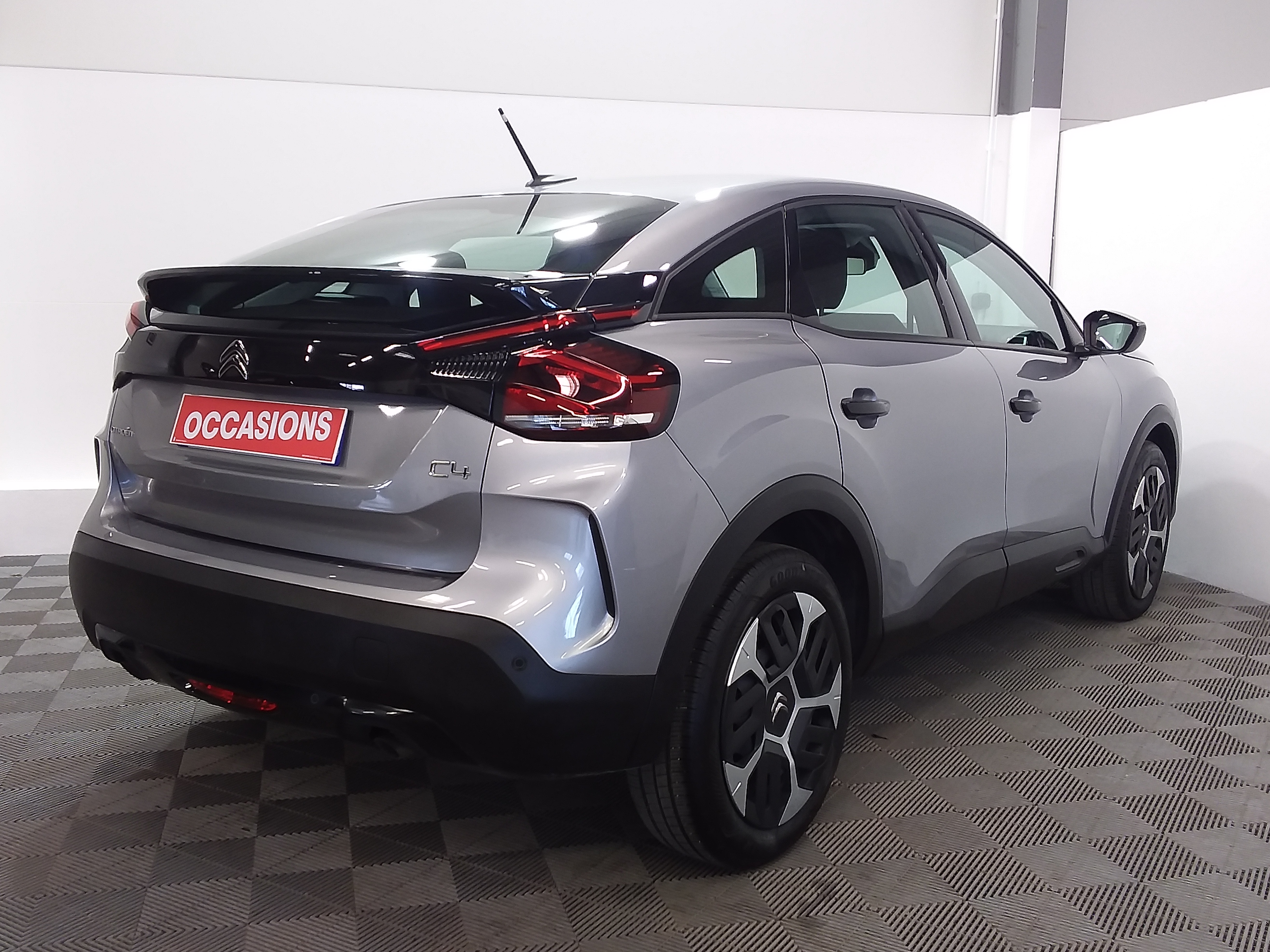 Photo 4 du véhicule CITROEN C4
