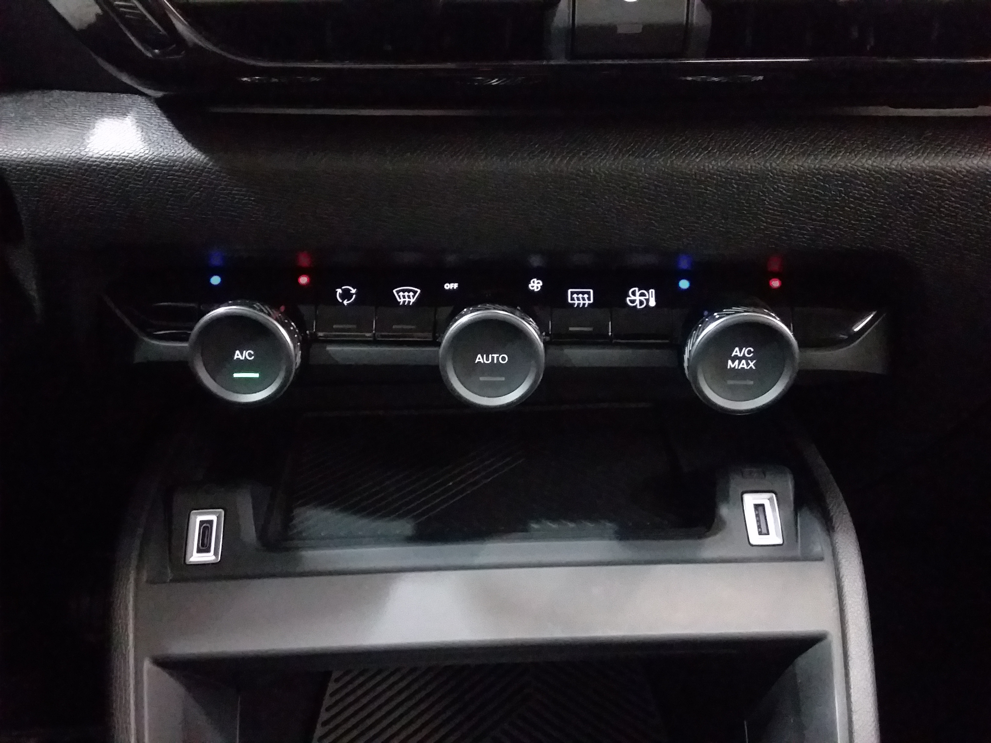 Photo 18 du véhicule CITROEN C4