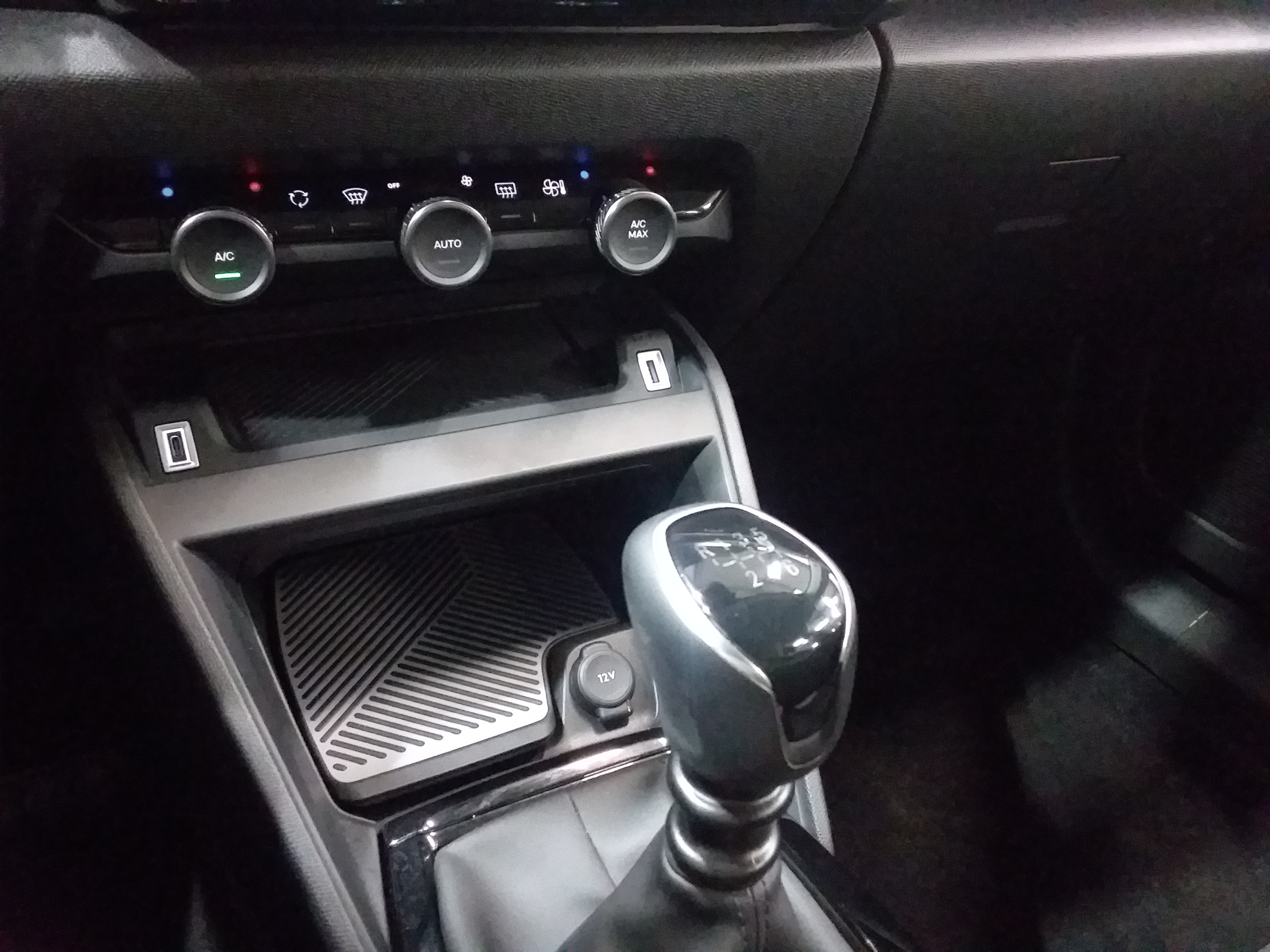 Photo 19 du véhicule CITROEN C4