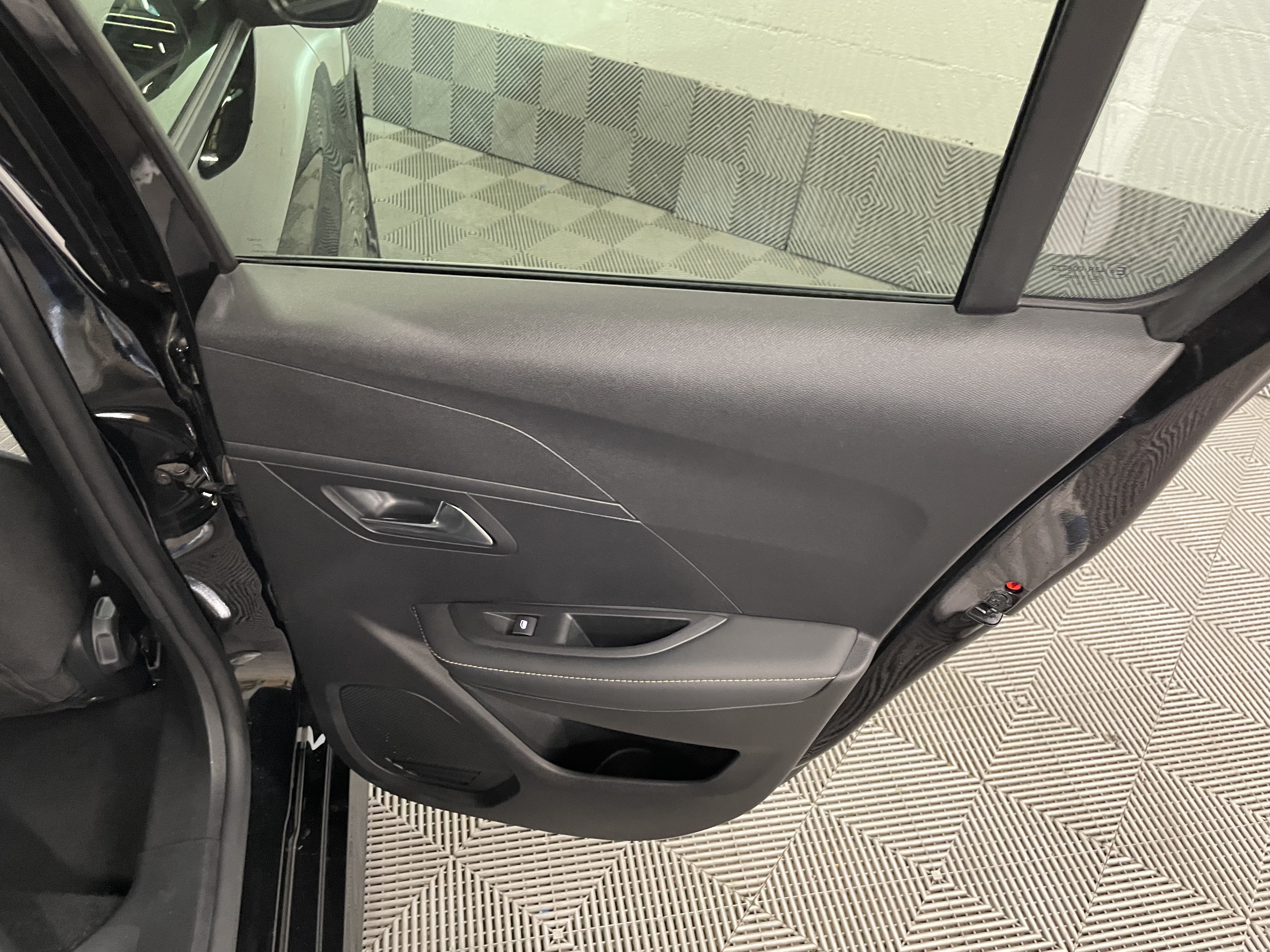 Photo 34 du véhicule PEUGEOT 208