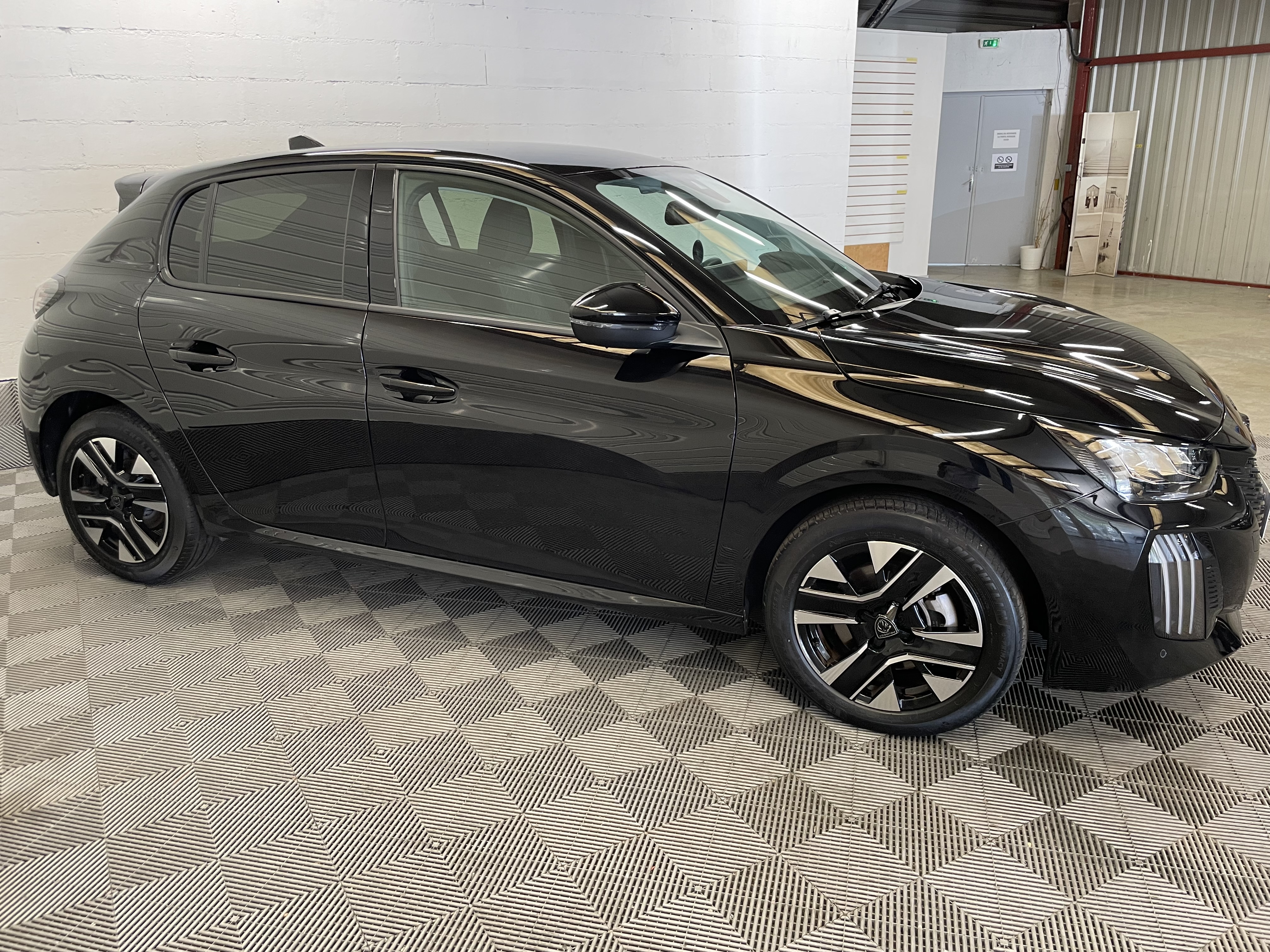 Photo 5 du véhicule PEUGEOT 208
