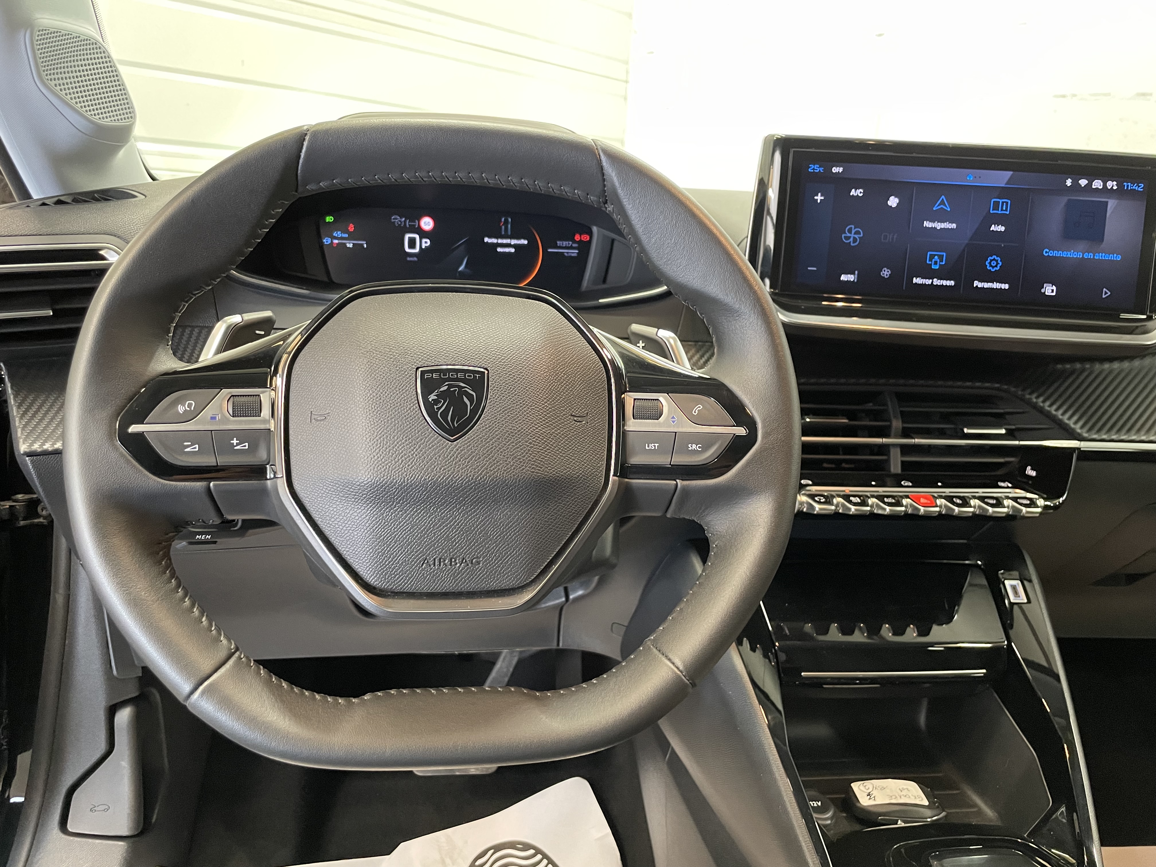 Photo 14 du véhicule PEUGEOT 208