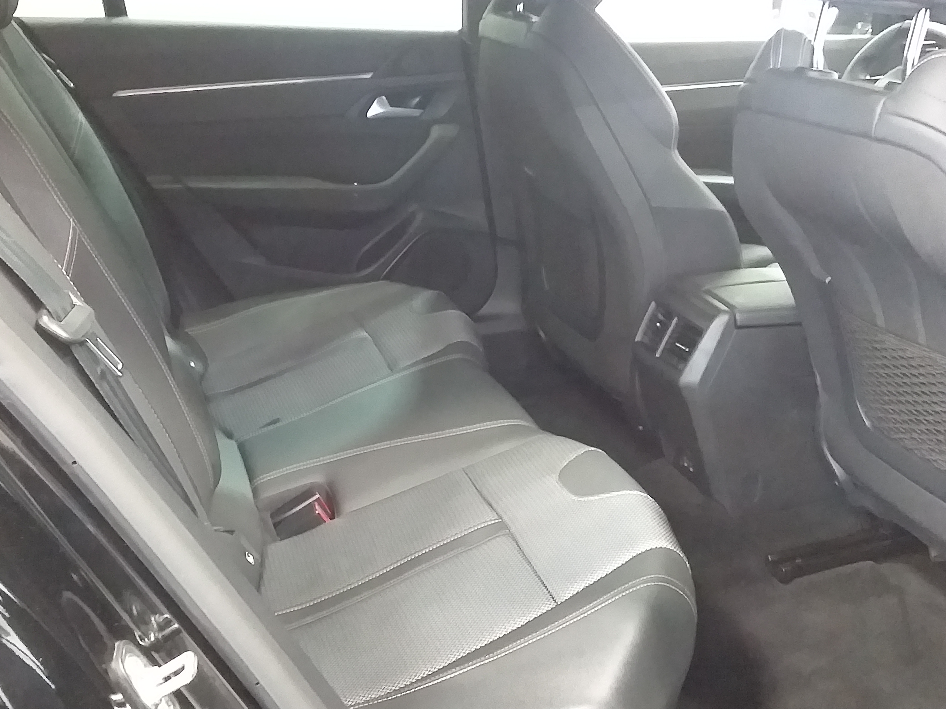 Photo 8 du véhicule PEUGEOT 508 SW