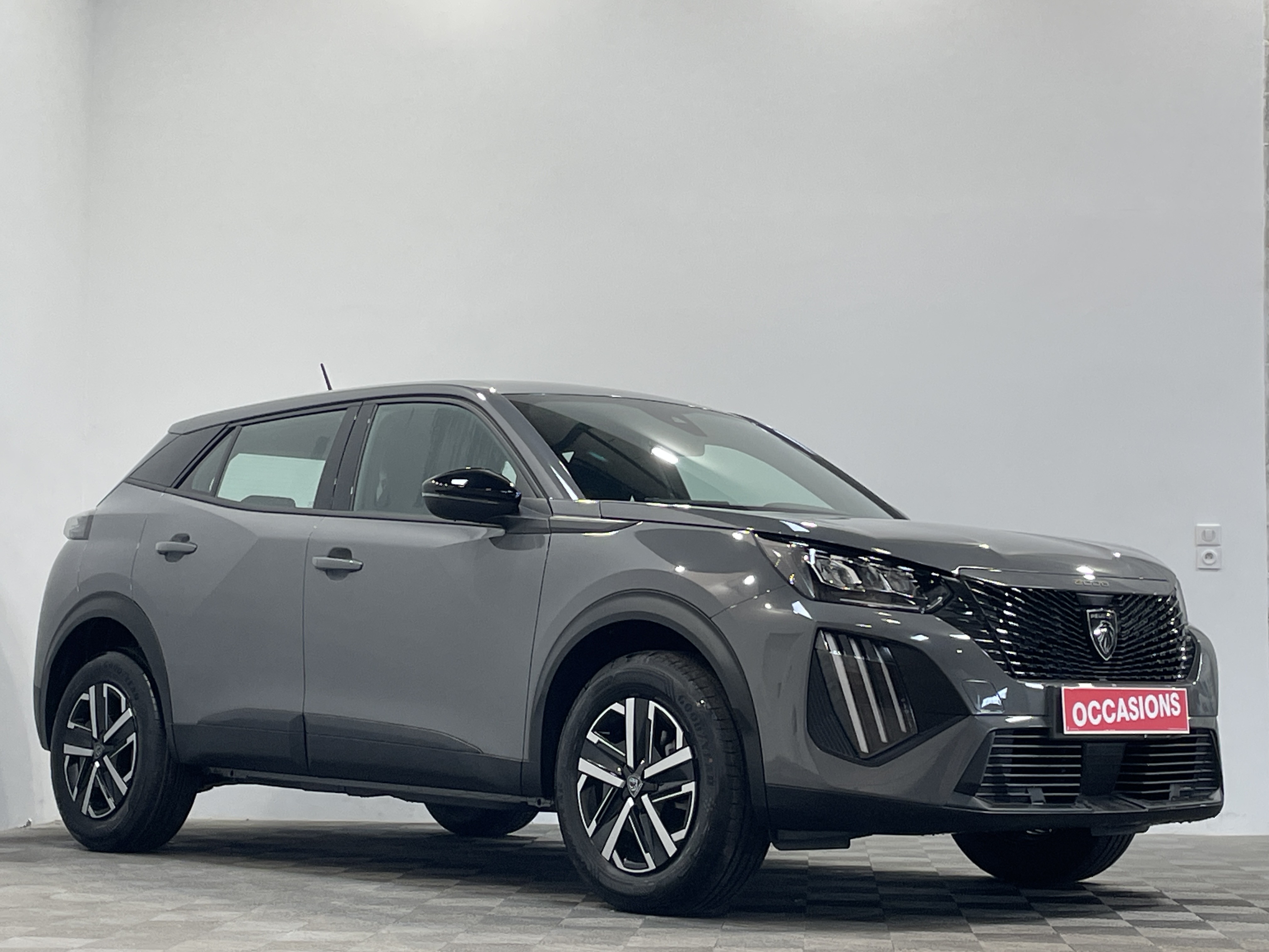 Photo 2 du véhicule PEUGEOT 2008