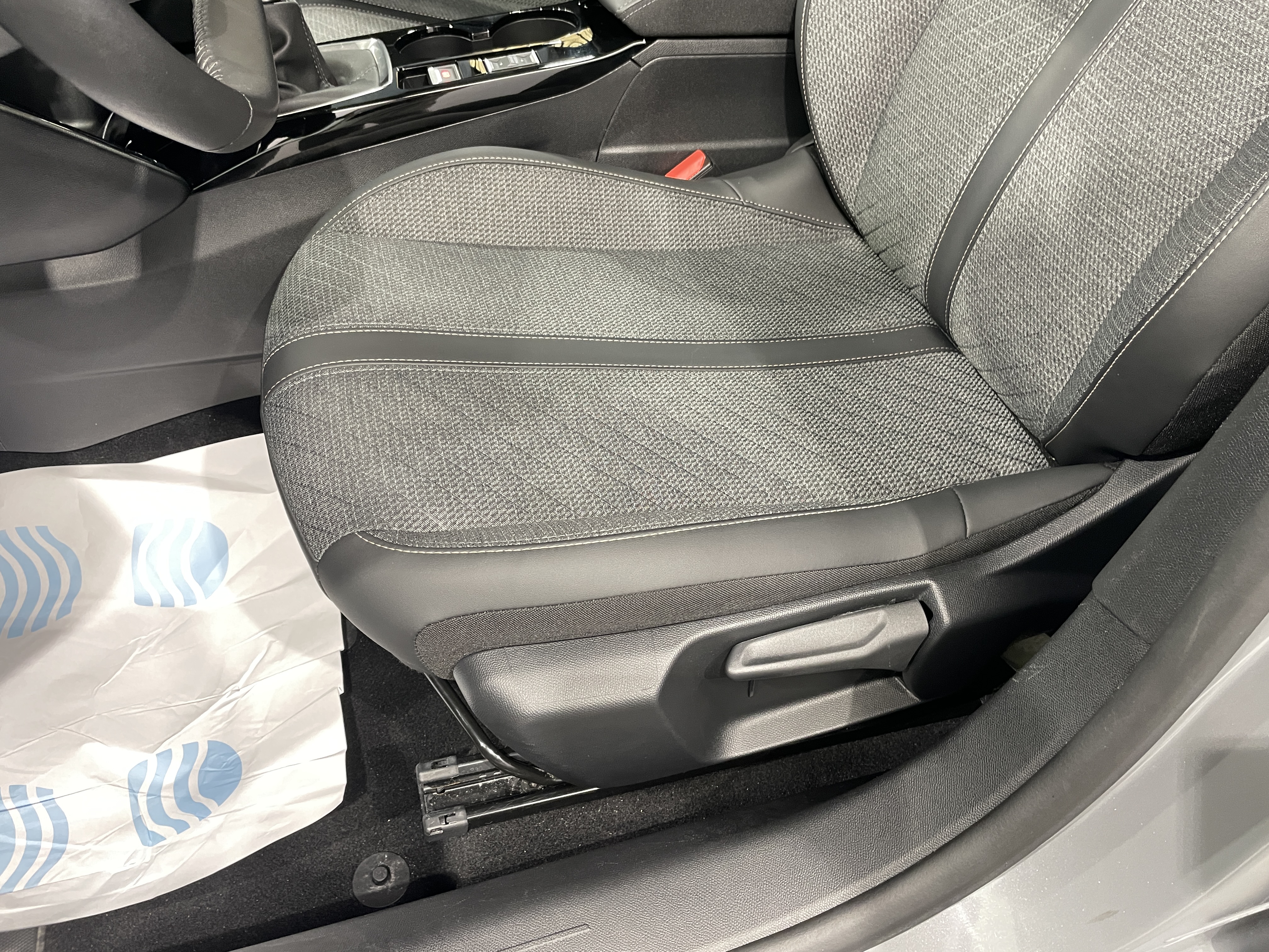 Photo 7 du véhicule PEUGEOT 208