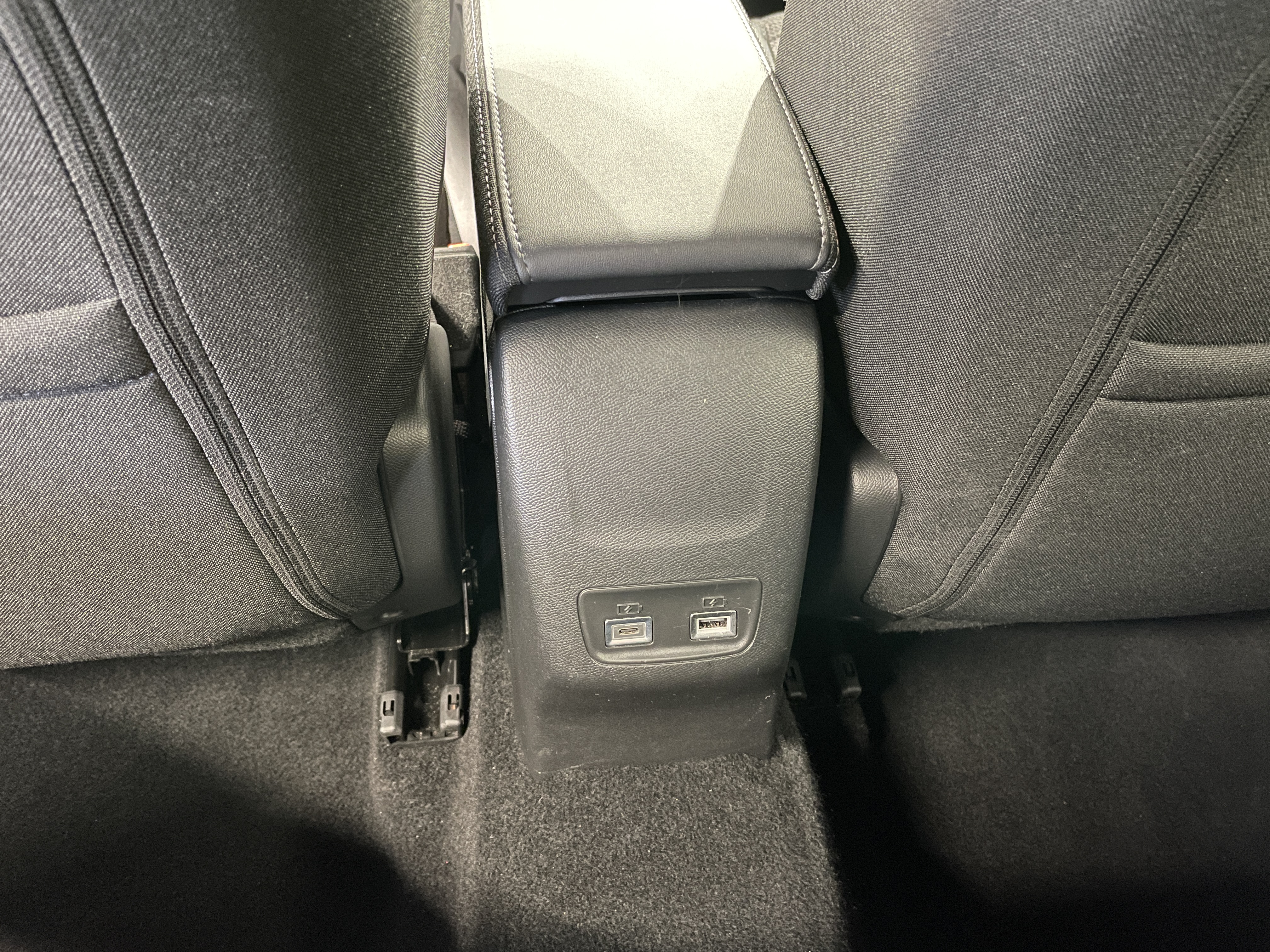 Photo 23 du véhicule PEUGEOT 208