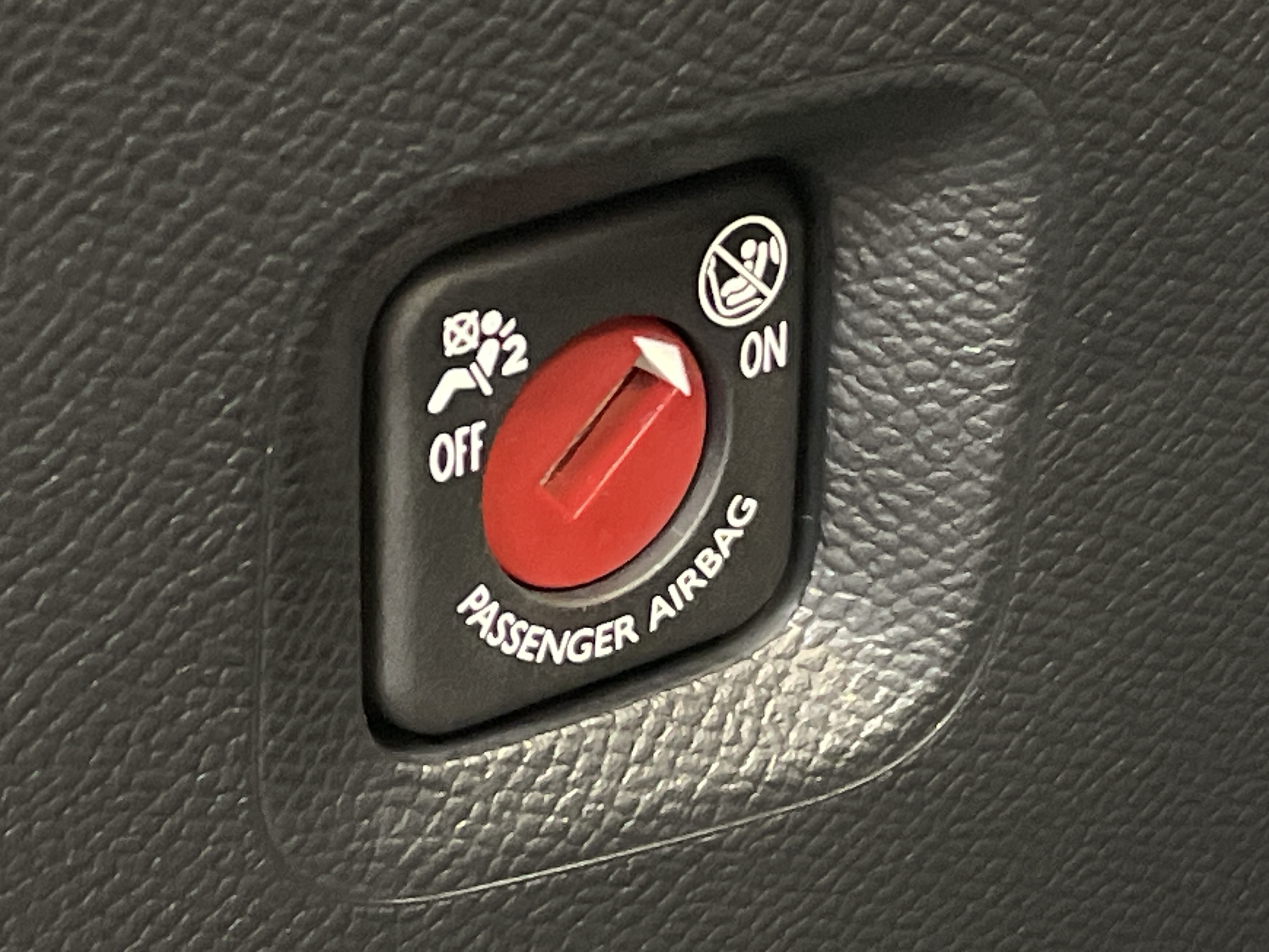 Photo 45 du véhicule PEUGEOT 2008