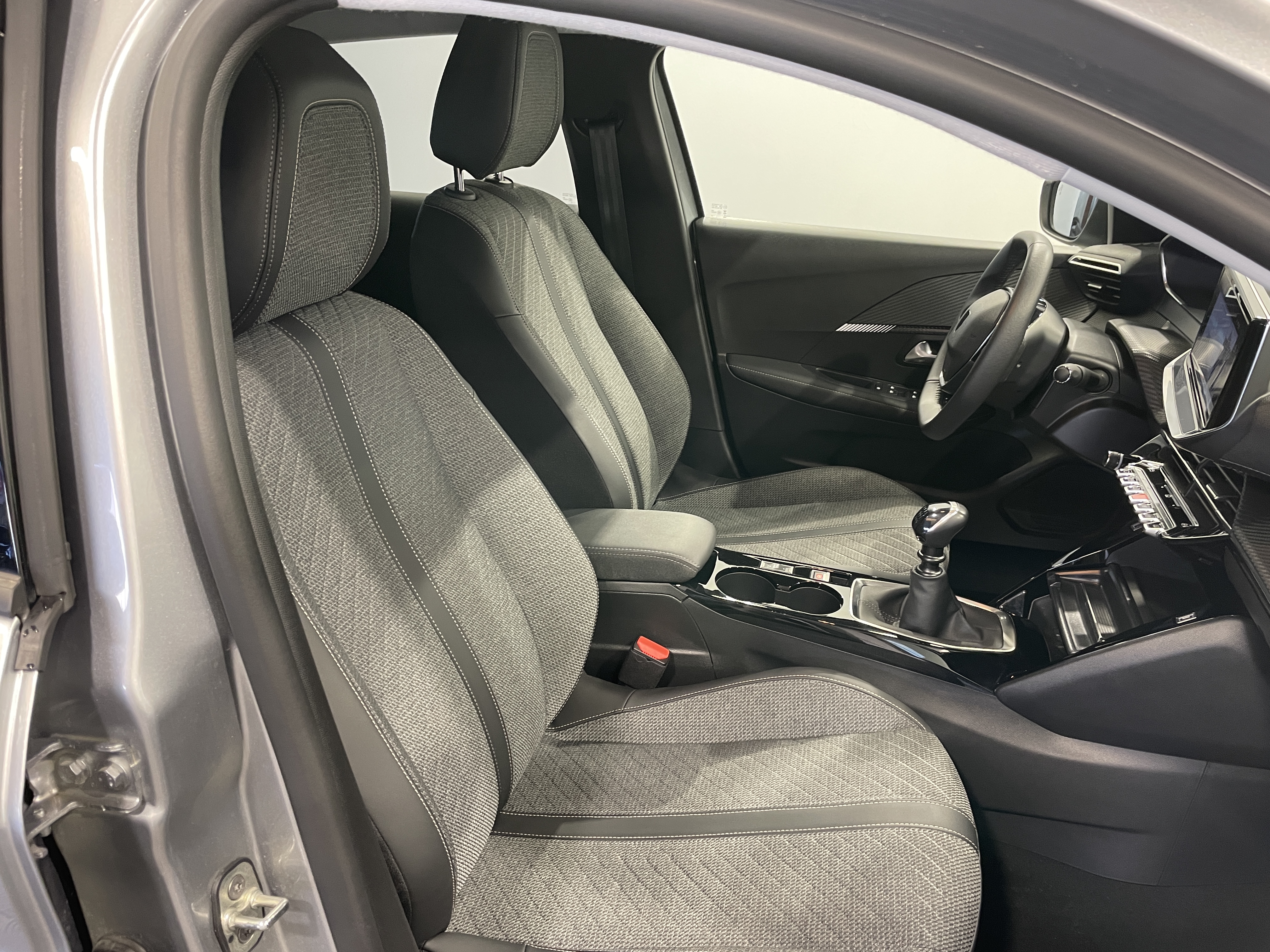 Photo 12 du véhicule PEUGEOT 208