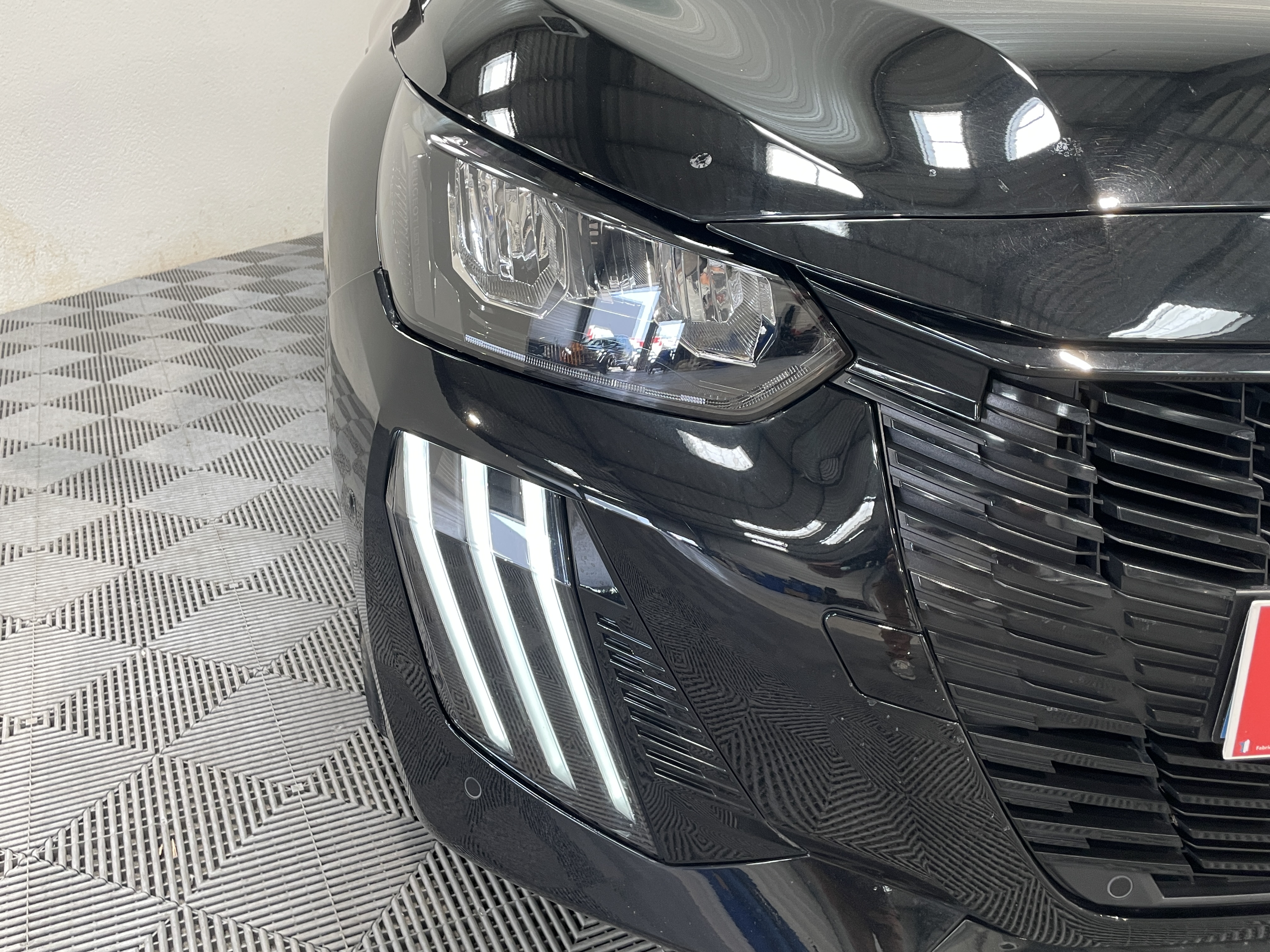 Photo 4 du véhicule PEUGEOT 208