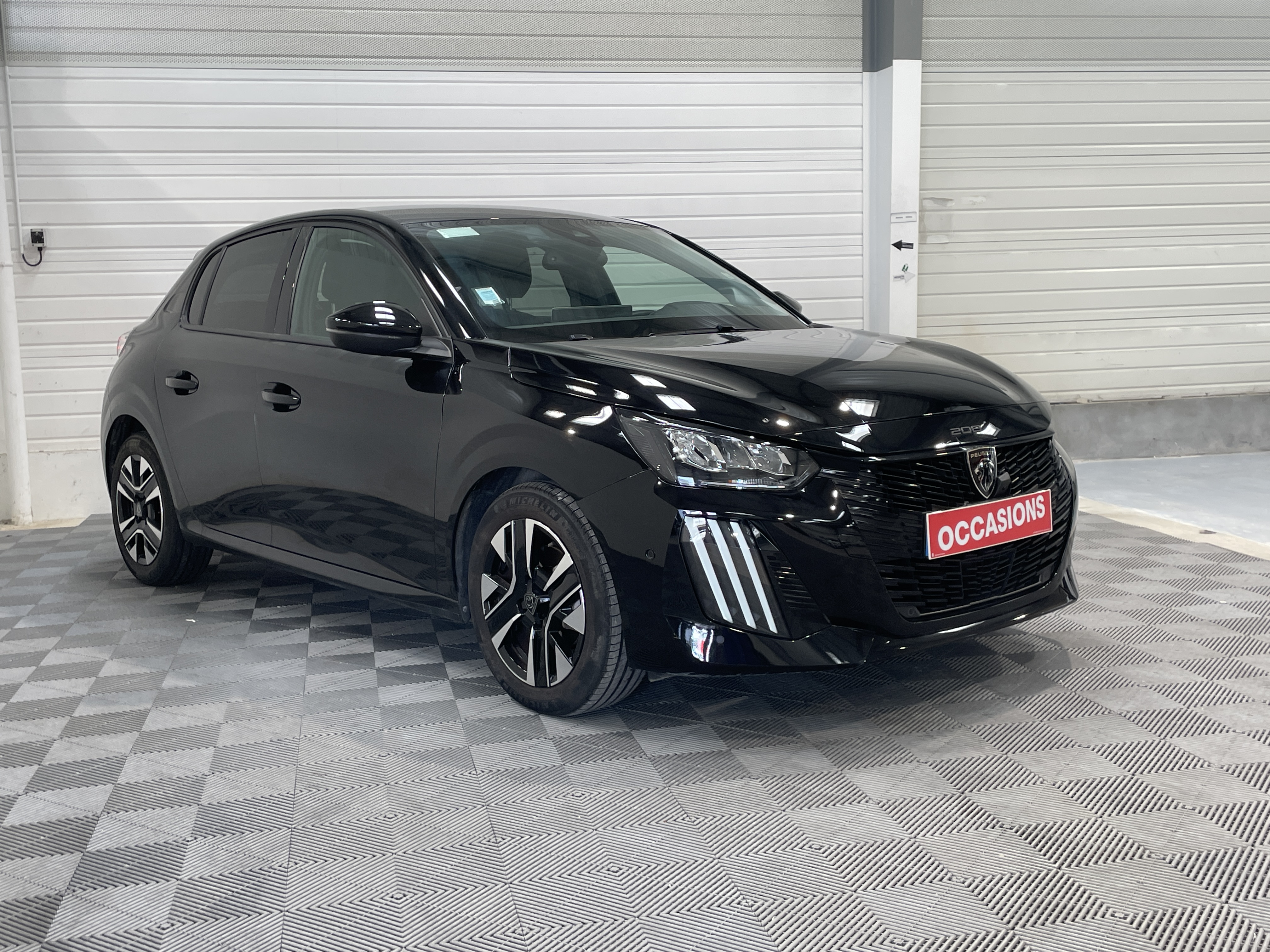 Photo 3 du véhicule PEUGEOT 208