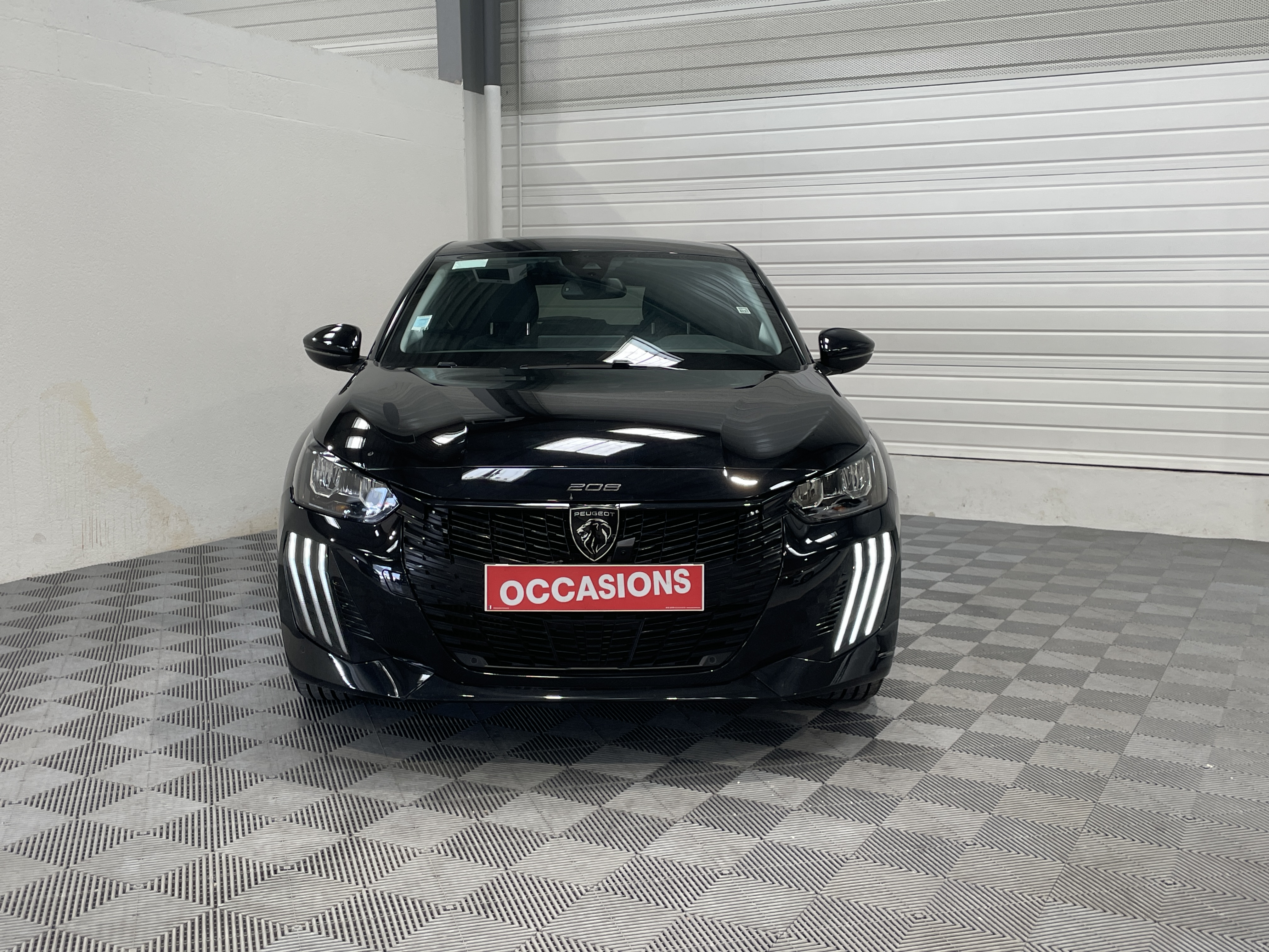 Photo 2 du véhicule PEUGEOT 208