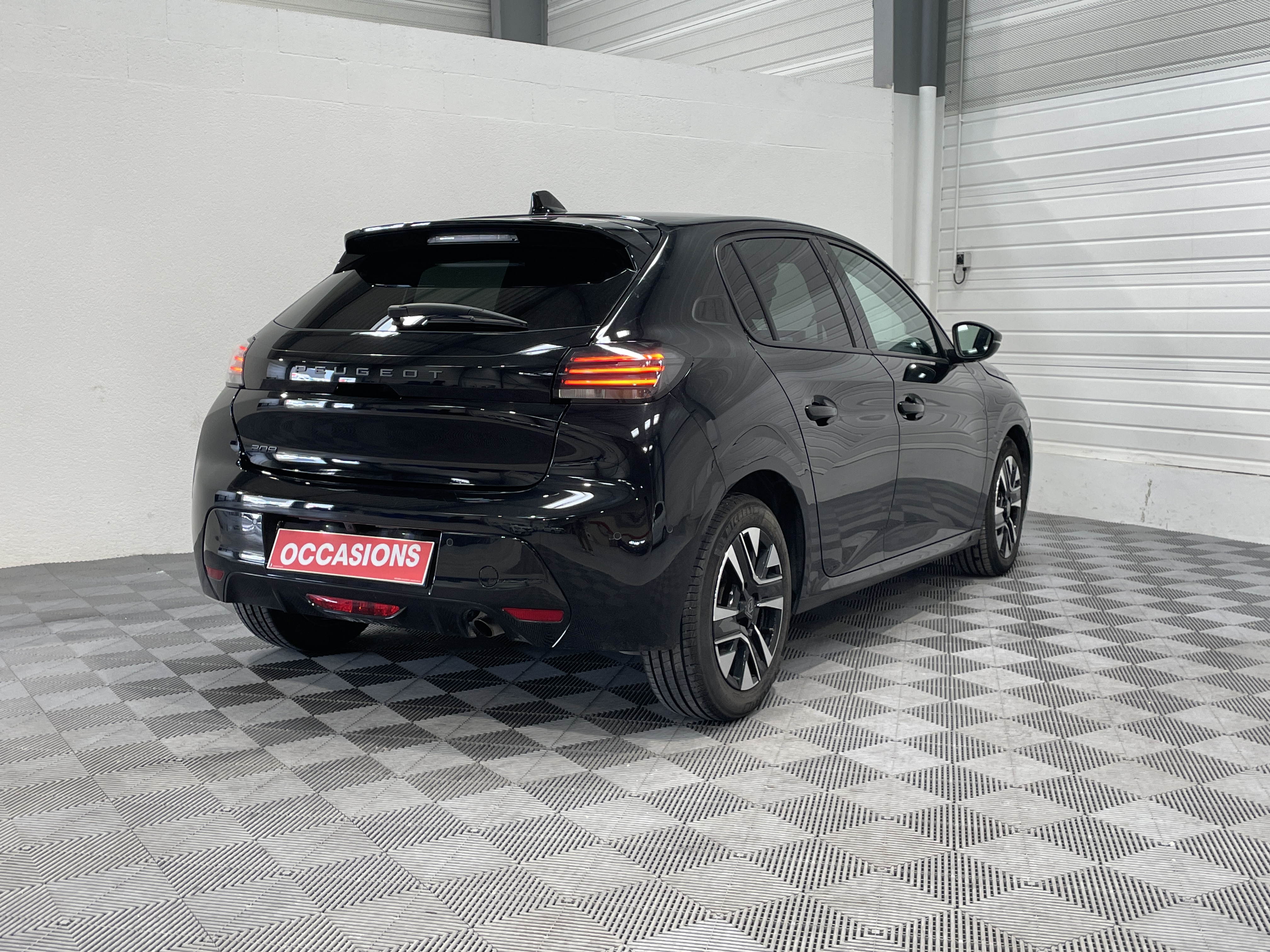 Photo 5 du véhicule PEUGEOT 208