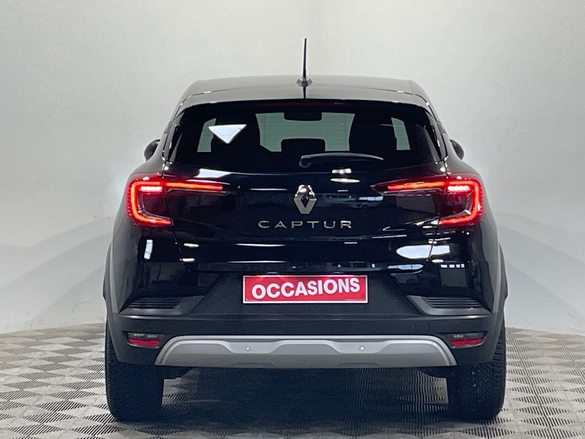 Photo 6 du véhicule RENAULT CAPTUR