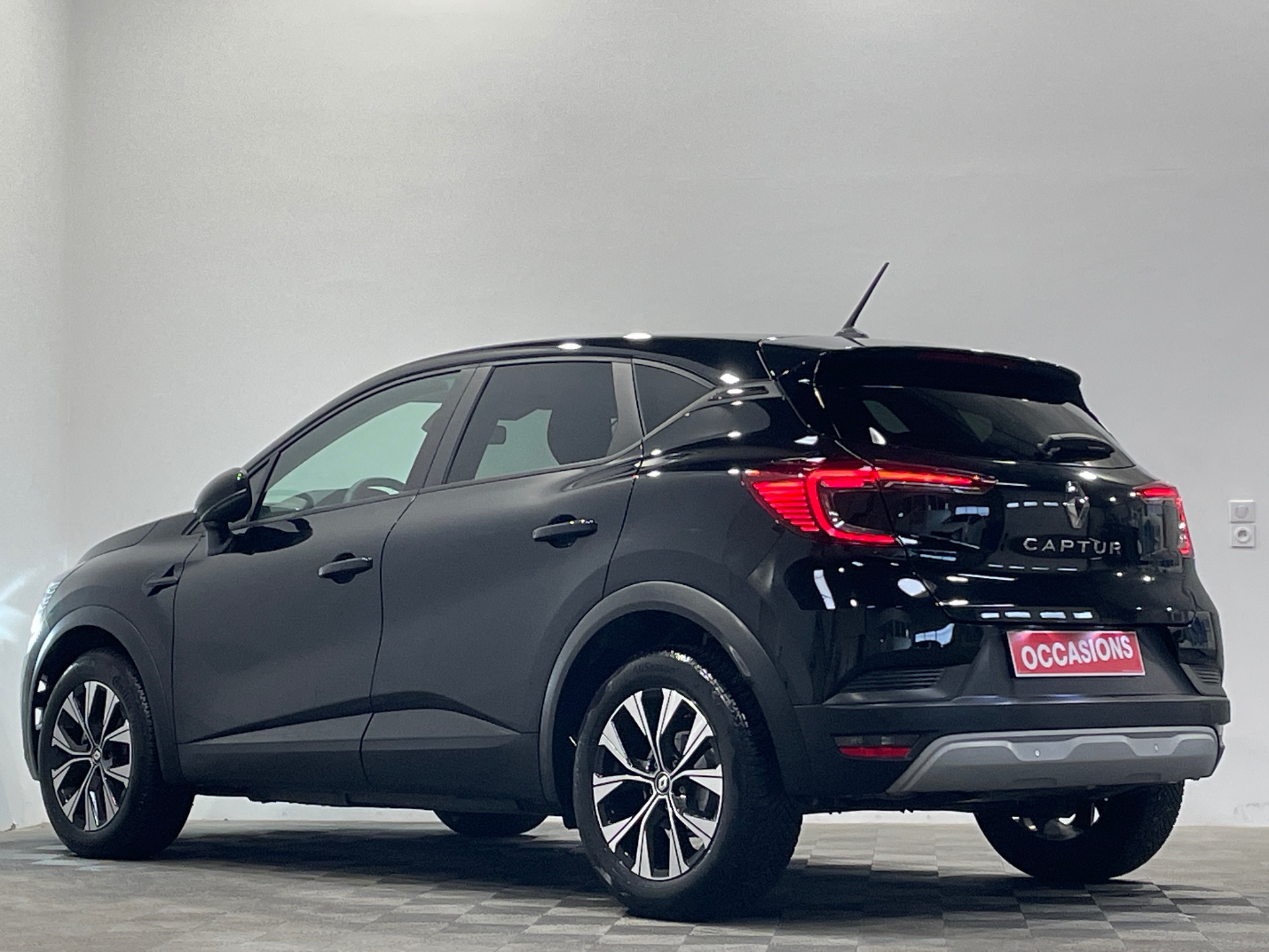 Photo 4 du véhicule RENAULT CAPTUR