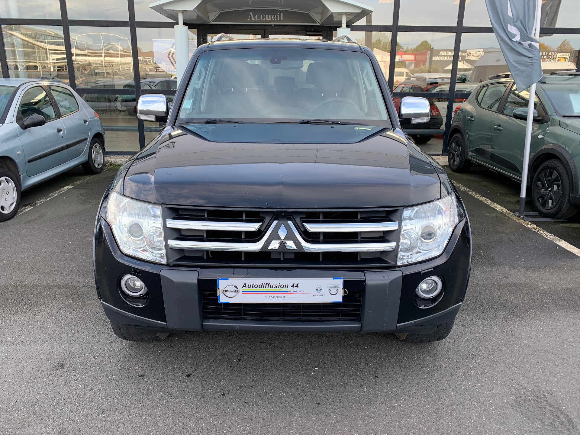 MITSUBISHI PAJERO LONG