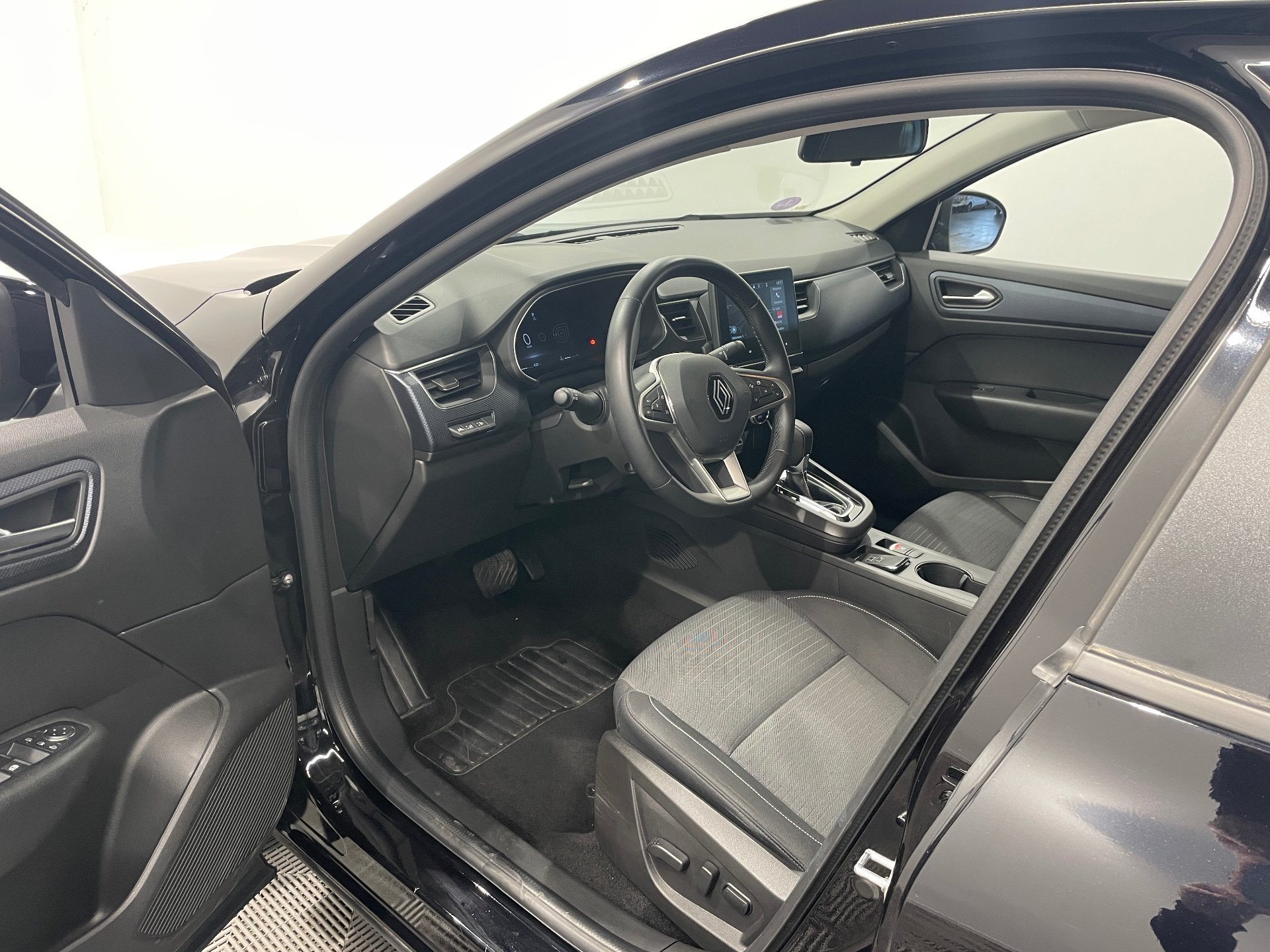 Photo 17 du véhicule RENAULT ARKANA