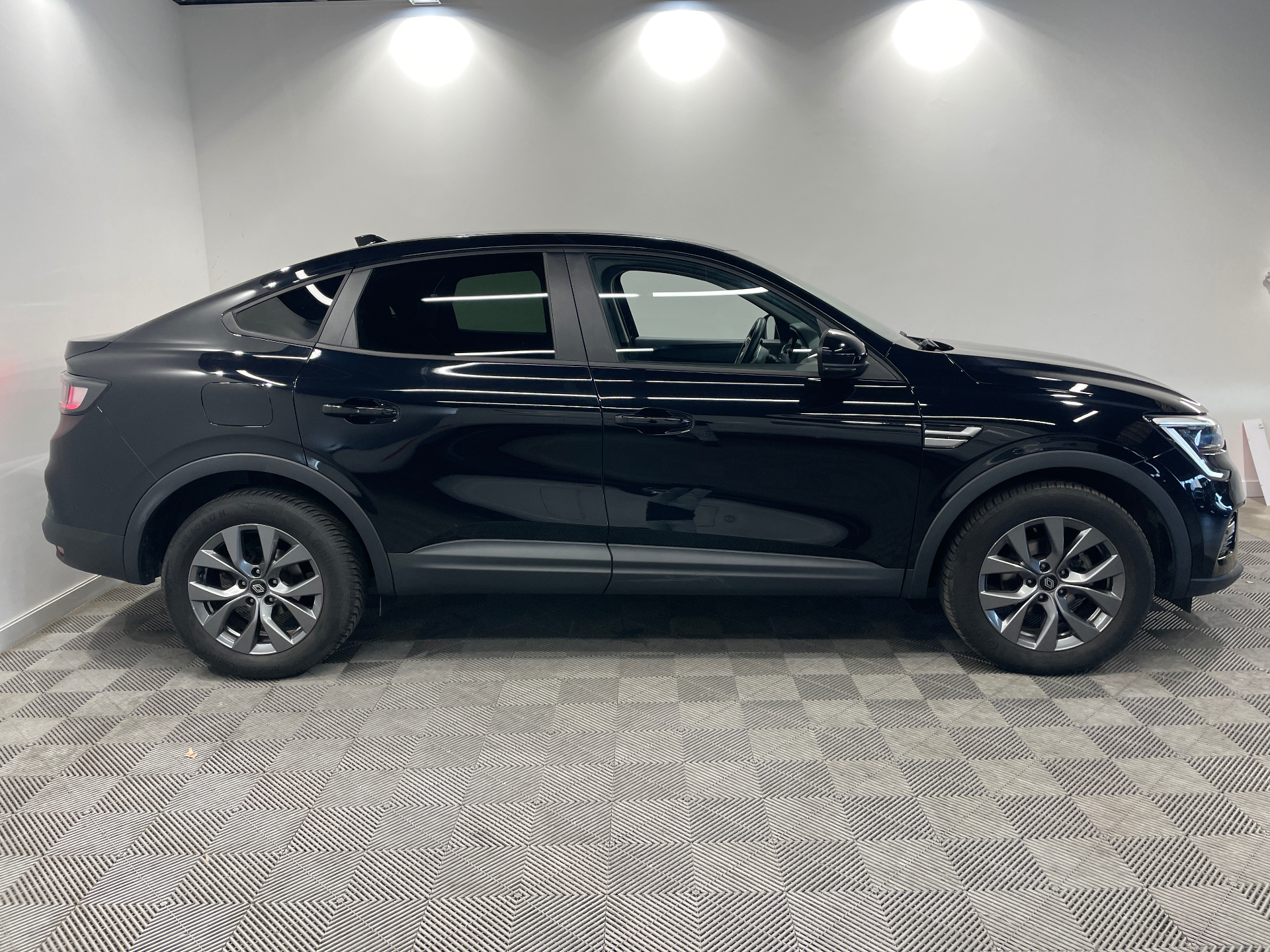 Photo 4 du véhicule RENAULT ARKANA