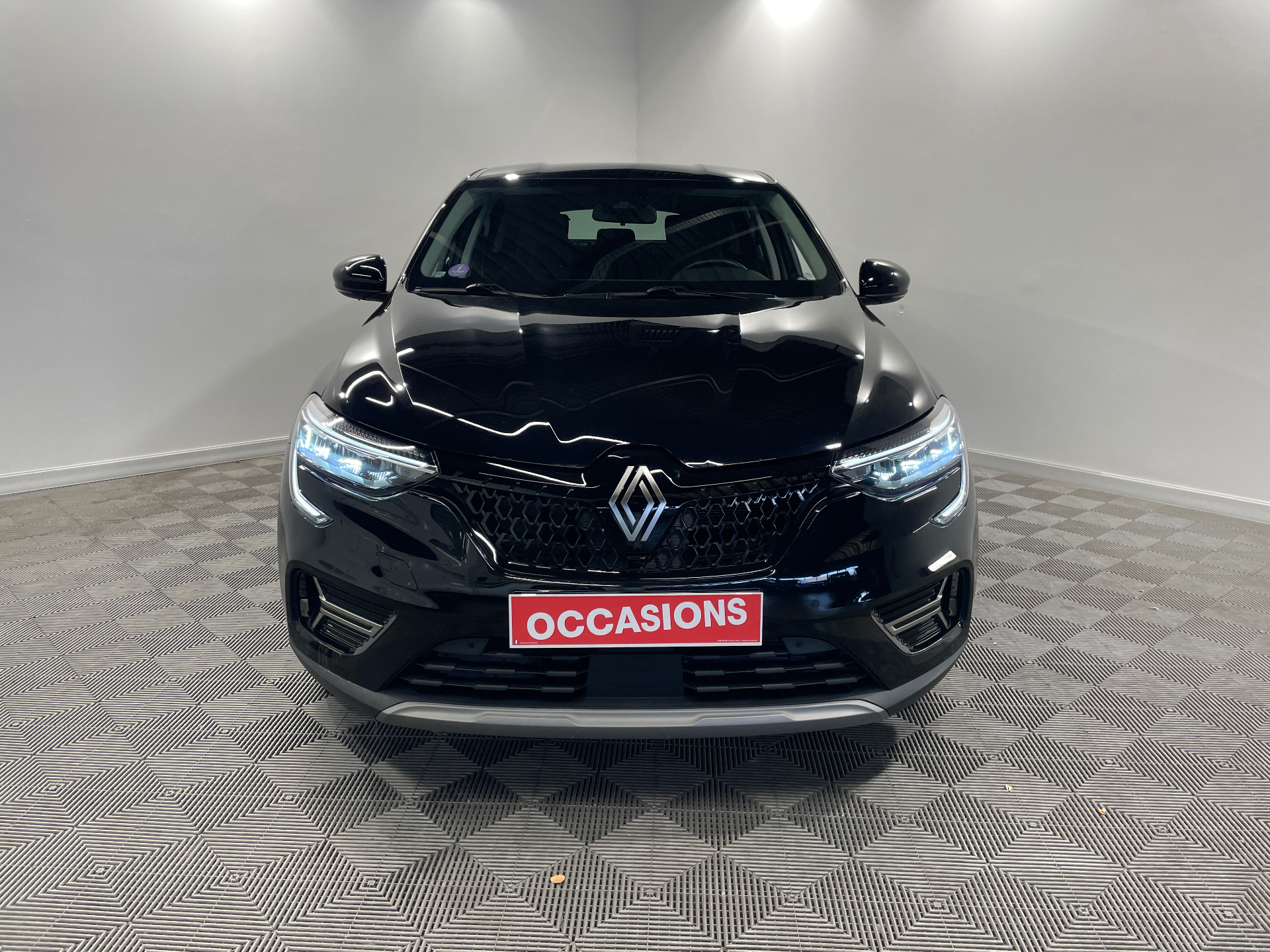 Photo 2 du véhicule RENAULT ARKANA