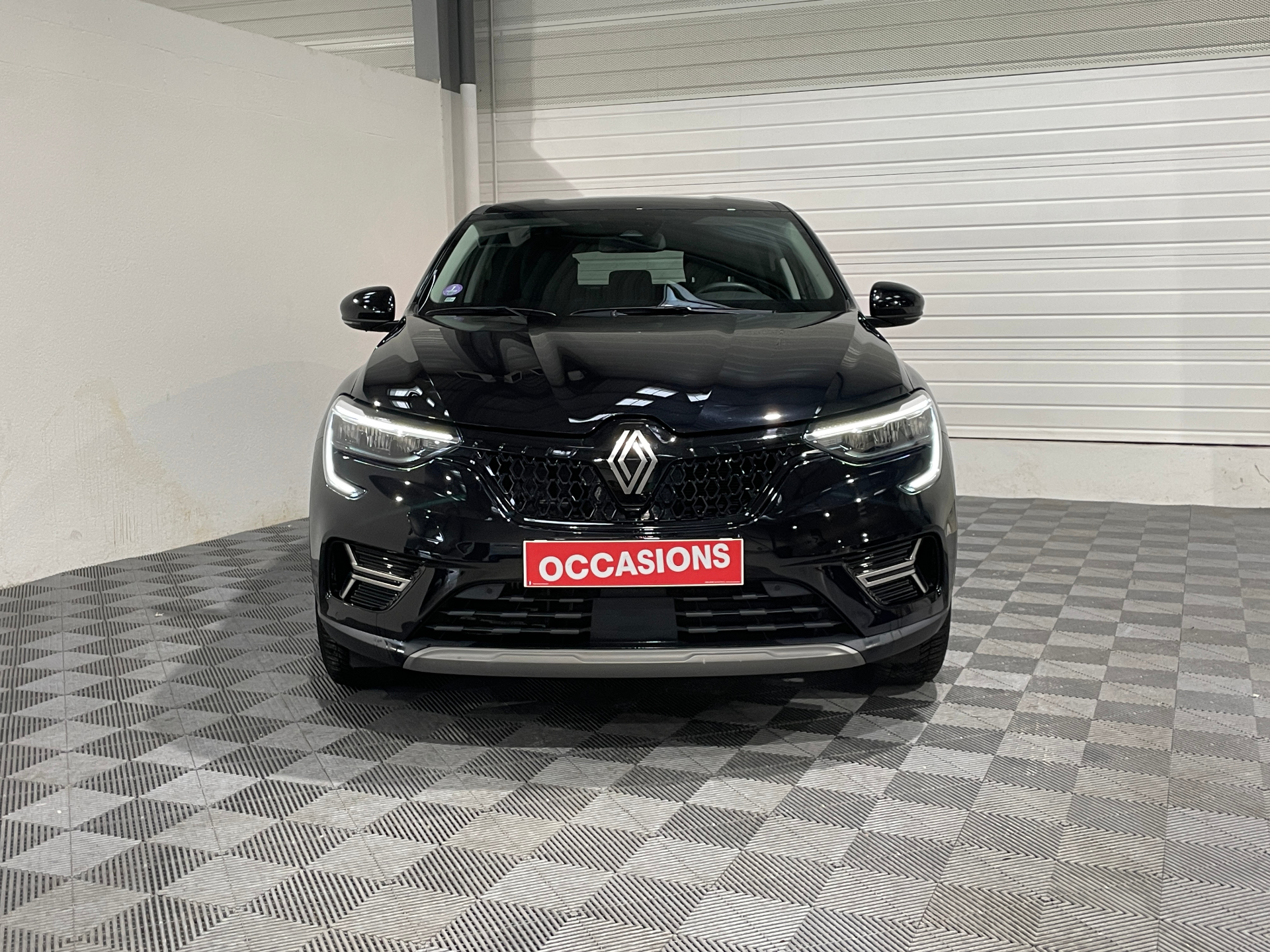 Photo 2 du véhicule RENAULT ARKANA