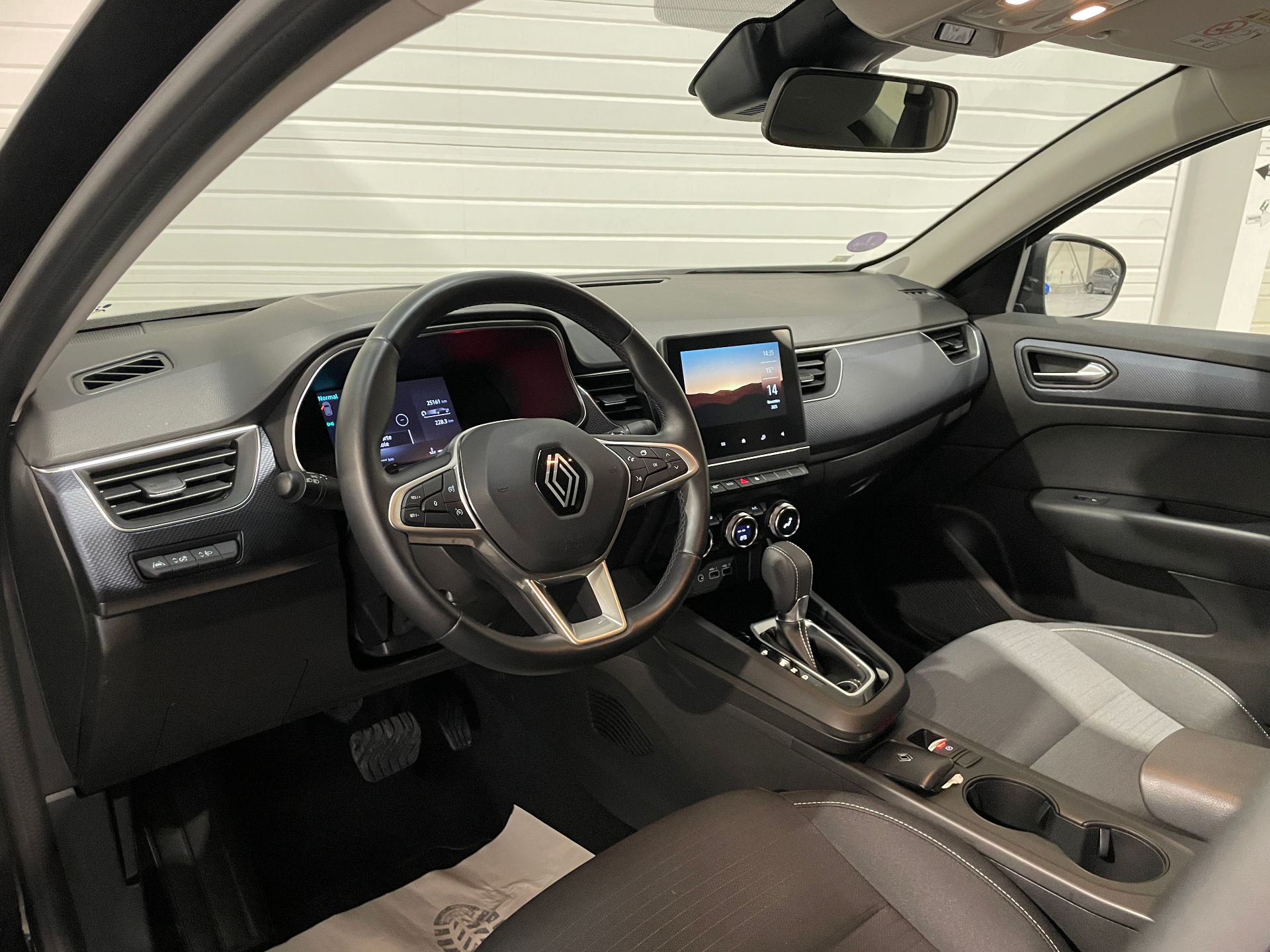 Photo 10 du véhicule RENAULT ARKANA