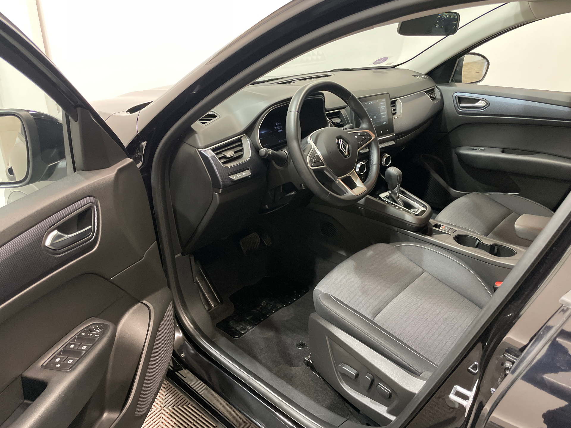 Photo 11 du véhicule RENAULT ARKANA