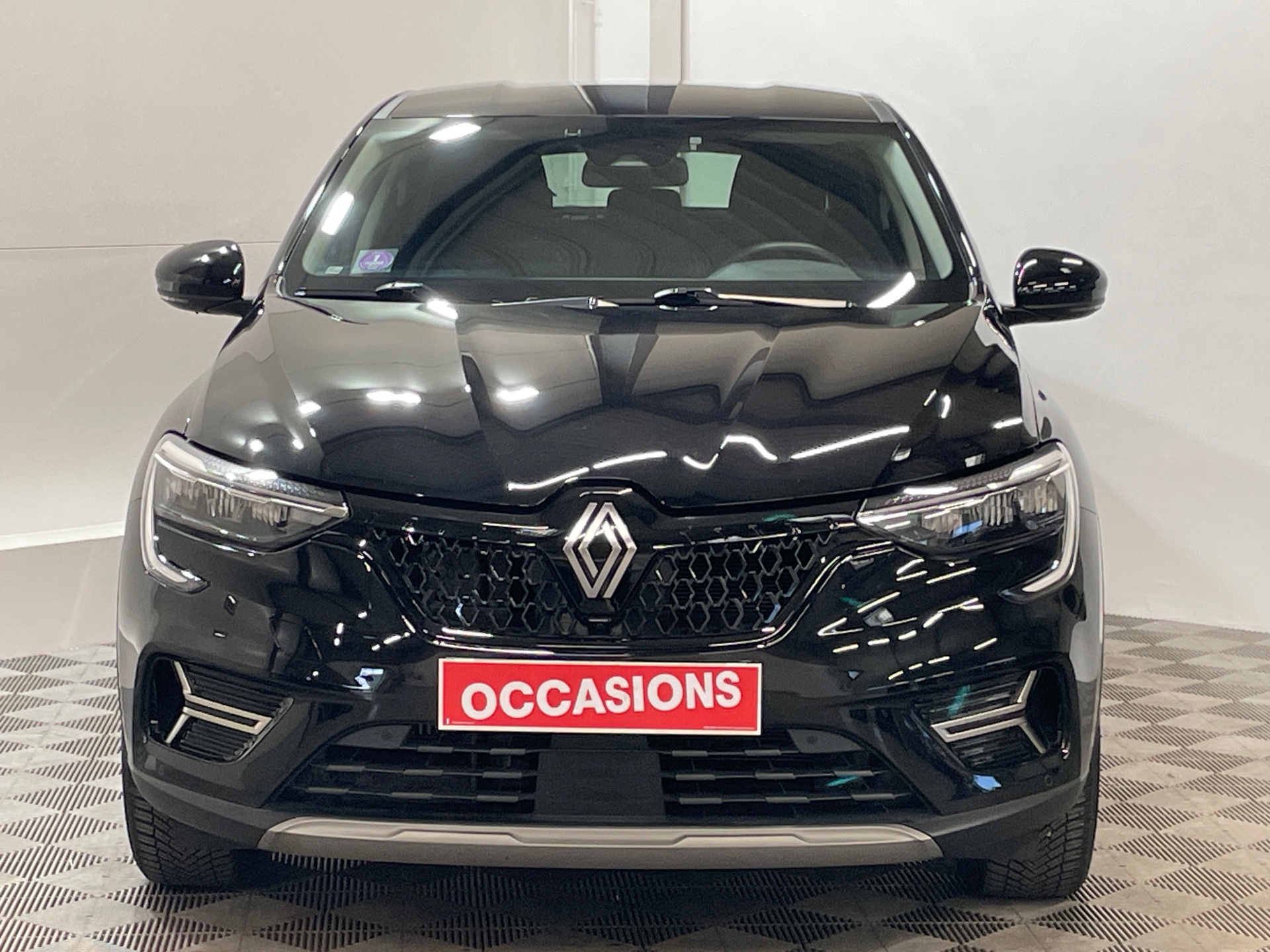 Photo 2 du véhicule RENAULT ARKANA