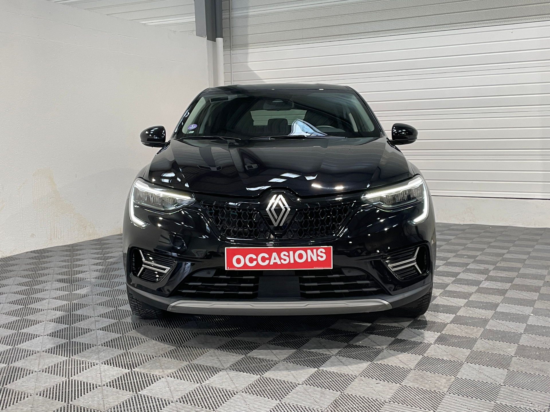 Photo 2 du véhicule RENAULT ARKANA