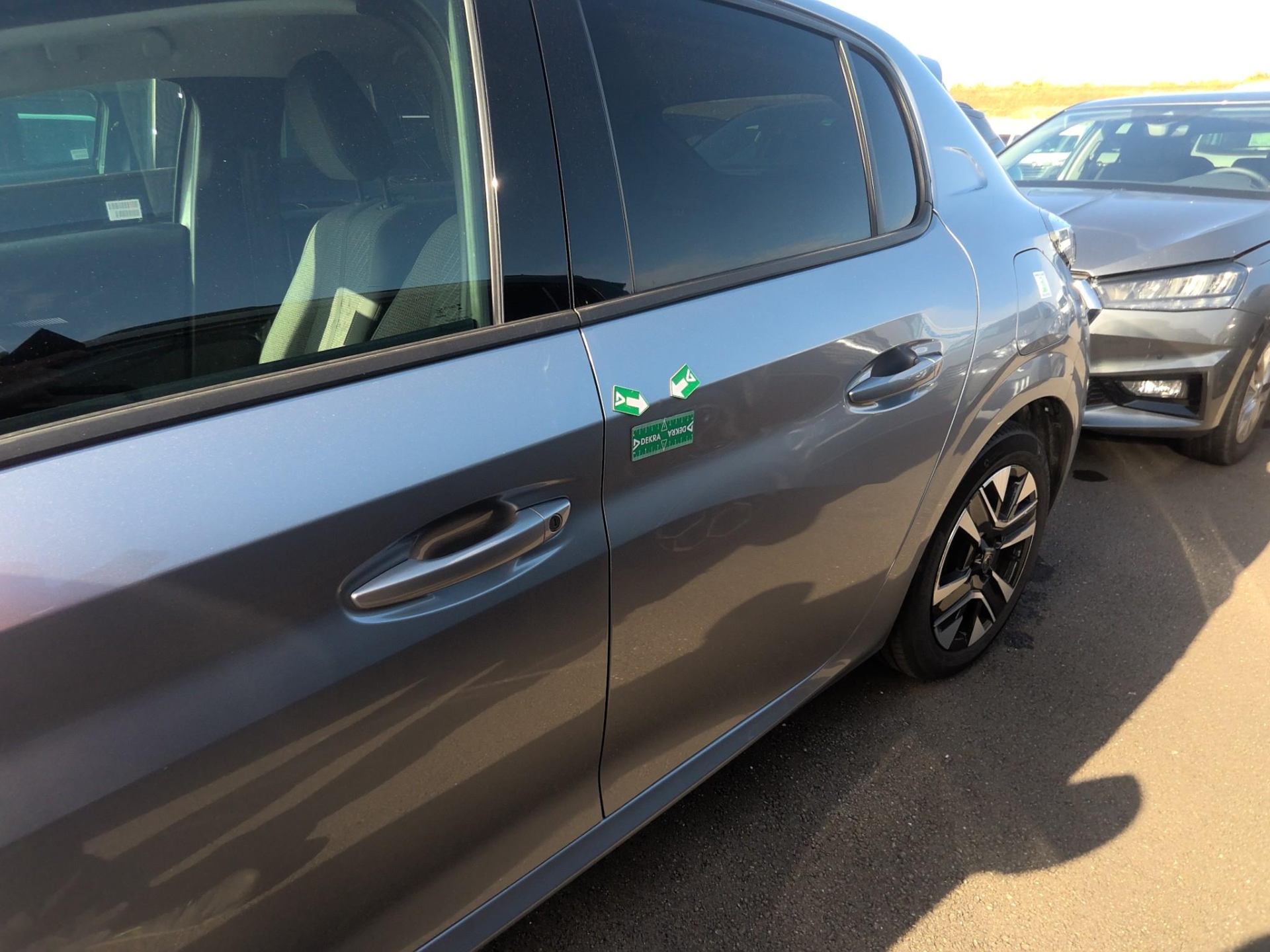 Photo 40 du véhicule PEUGEOT 208